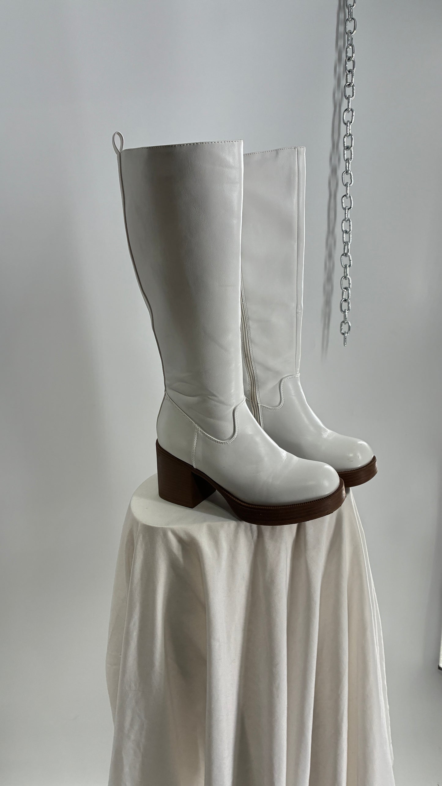 Vintage TOP MODA White Knee High GoGo Boots with Chunky Heel (7.5)