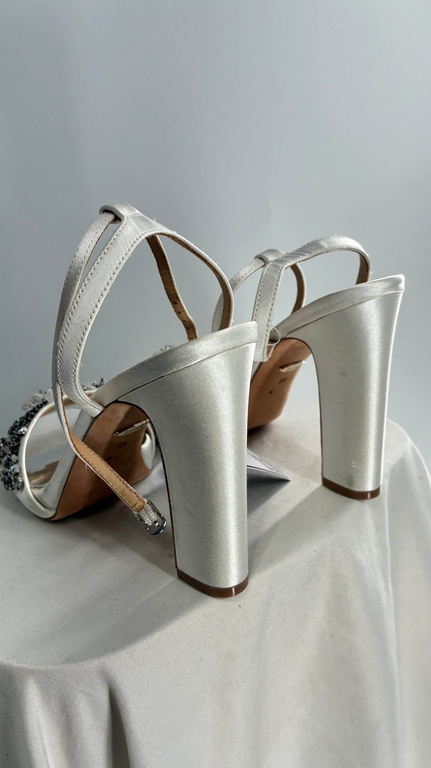 BADGLEY MISCHKA White Square Toe Embellished Florals Heels (9.5)