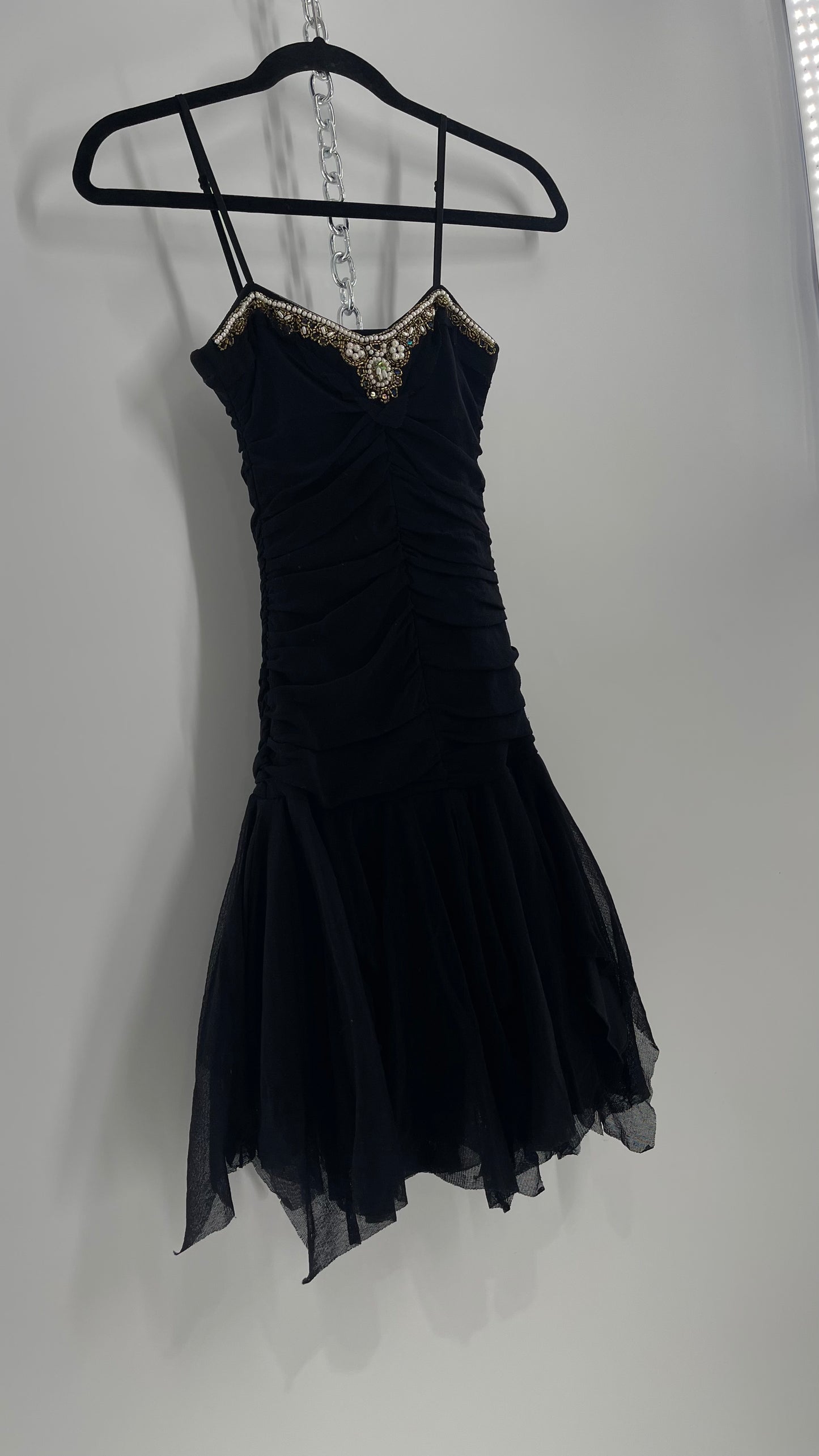 Um Deix Trois - Saks Fifth Avenue - Vintage - Black Sleeveless Dress Ruched Bodice With Beaded Neckline ( Size 14 )