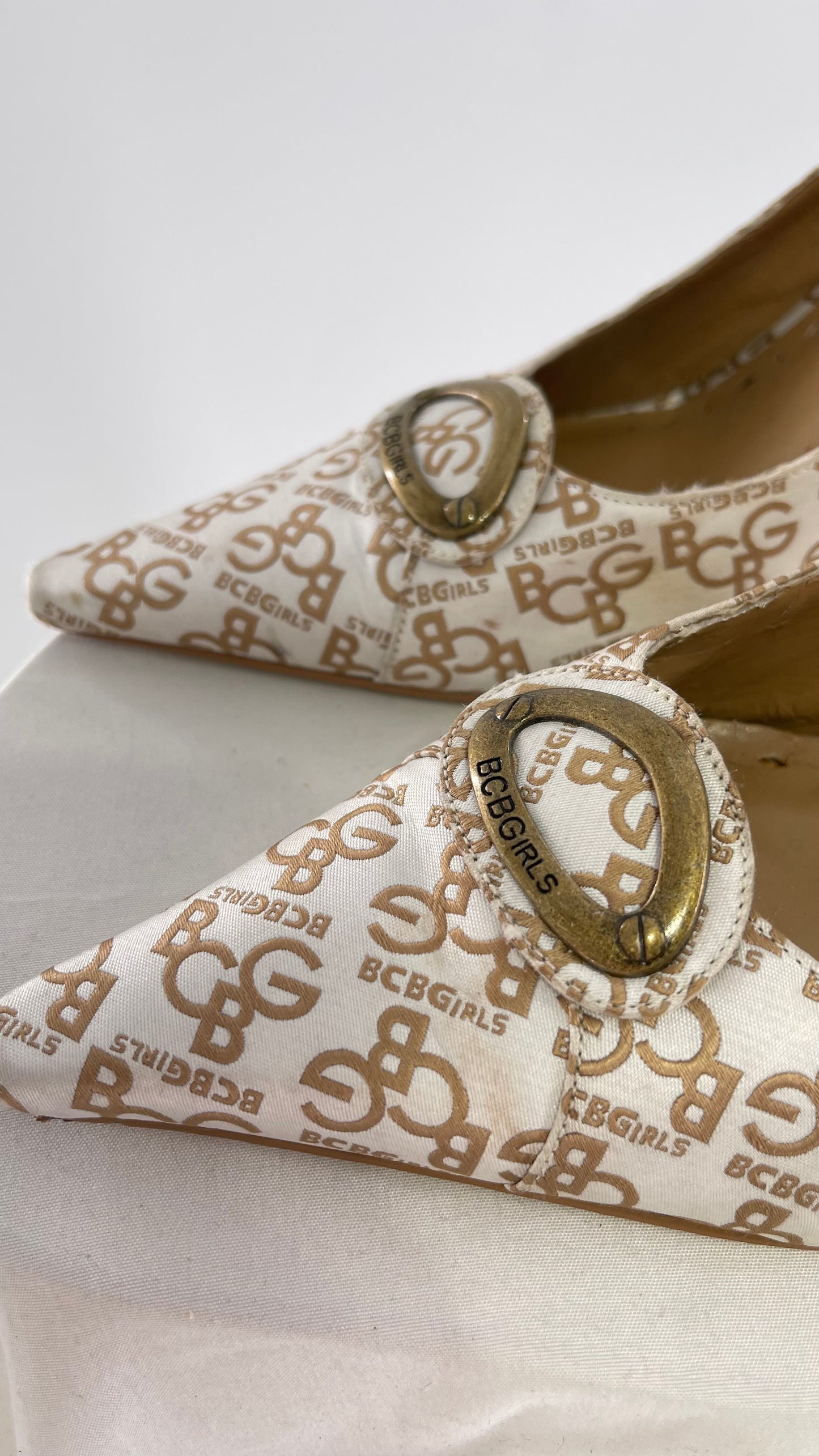 BCBGirls 1990s HOT White Gold All Over Logo Print Heel with Metal Buckle Details (10)