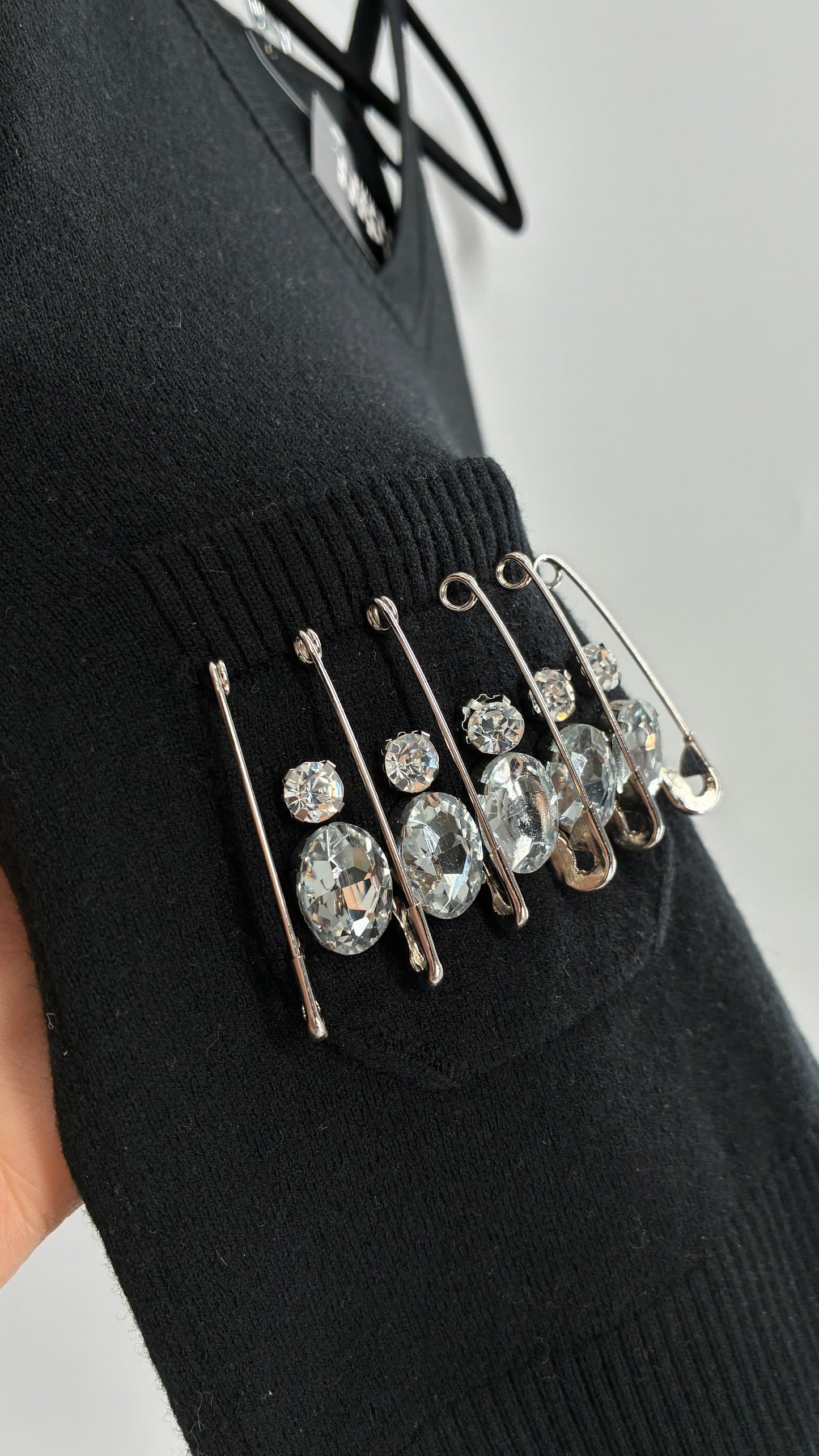 Vintage GILMAR ITALY 87% wool V Neckline Tank with Oversized Rhinestones and Safety Pin Details (38)