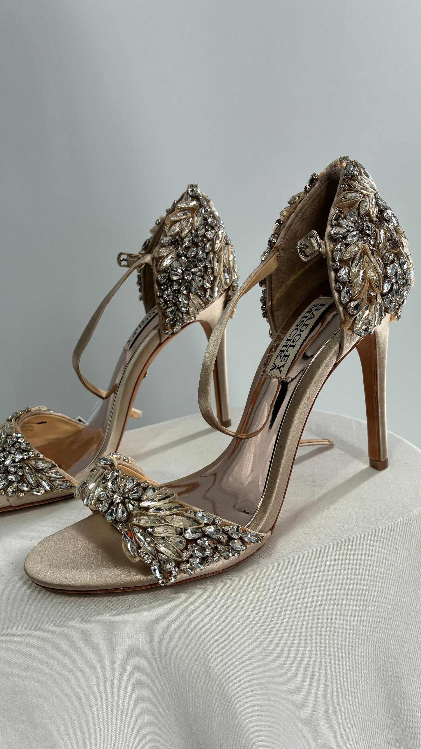 BAGDLEY MISCHKA Champagne Rhinestone Encrusted Embellished Round Toe Heels (5.5)