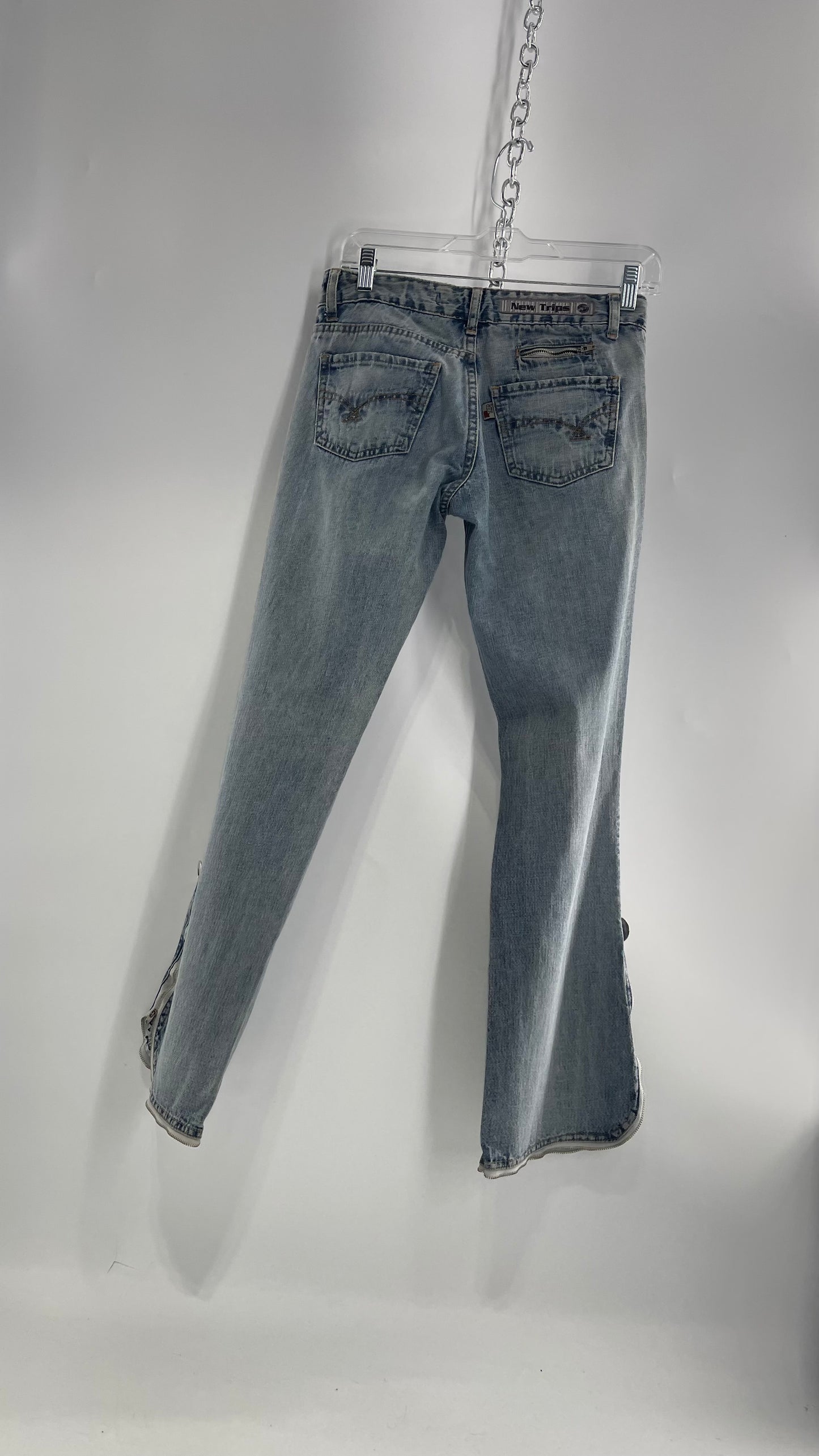 Vintage New Trips Light Wash Kick Flare Jeans with Zipper Hem Detail, V Waistline and Oversized Metal Buttons (40)