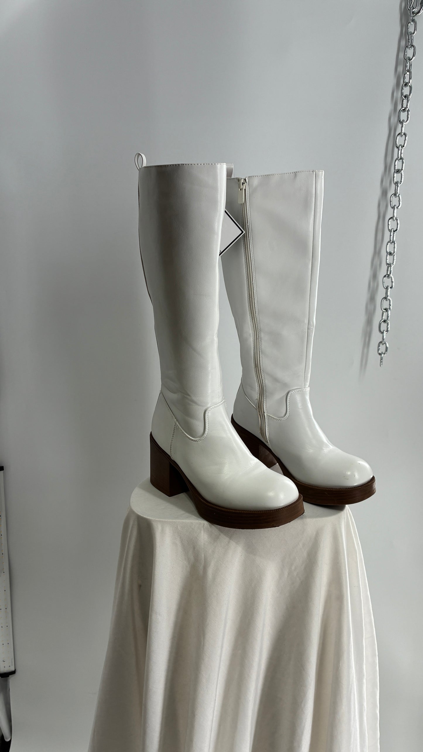 Vintage TOP MODA White Knee High GoGo Boots with Chunky Heel (7.5)