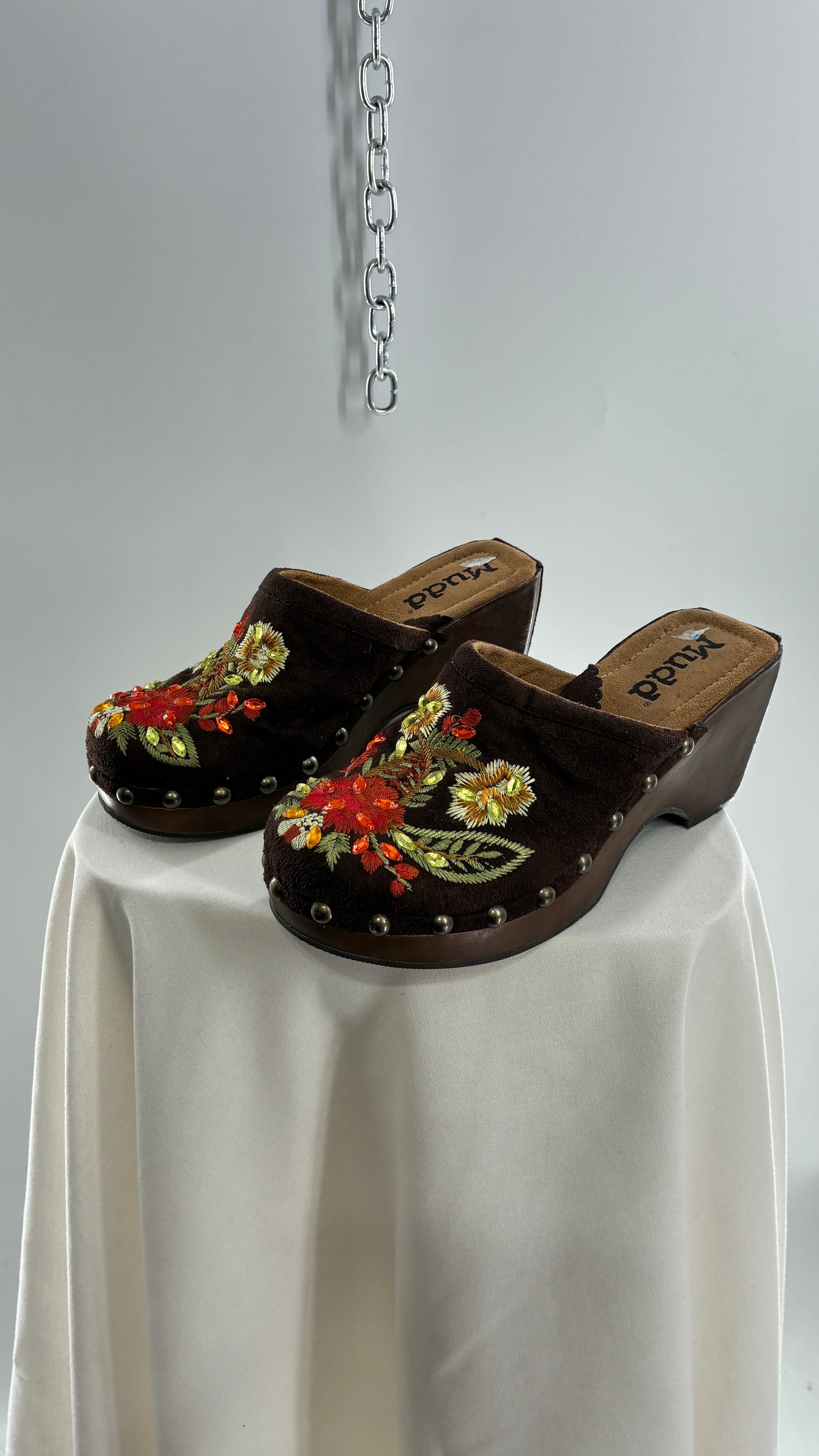 Vintage MUDD Brown Clog with Side Studding and Embroidered Details (6.5)
