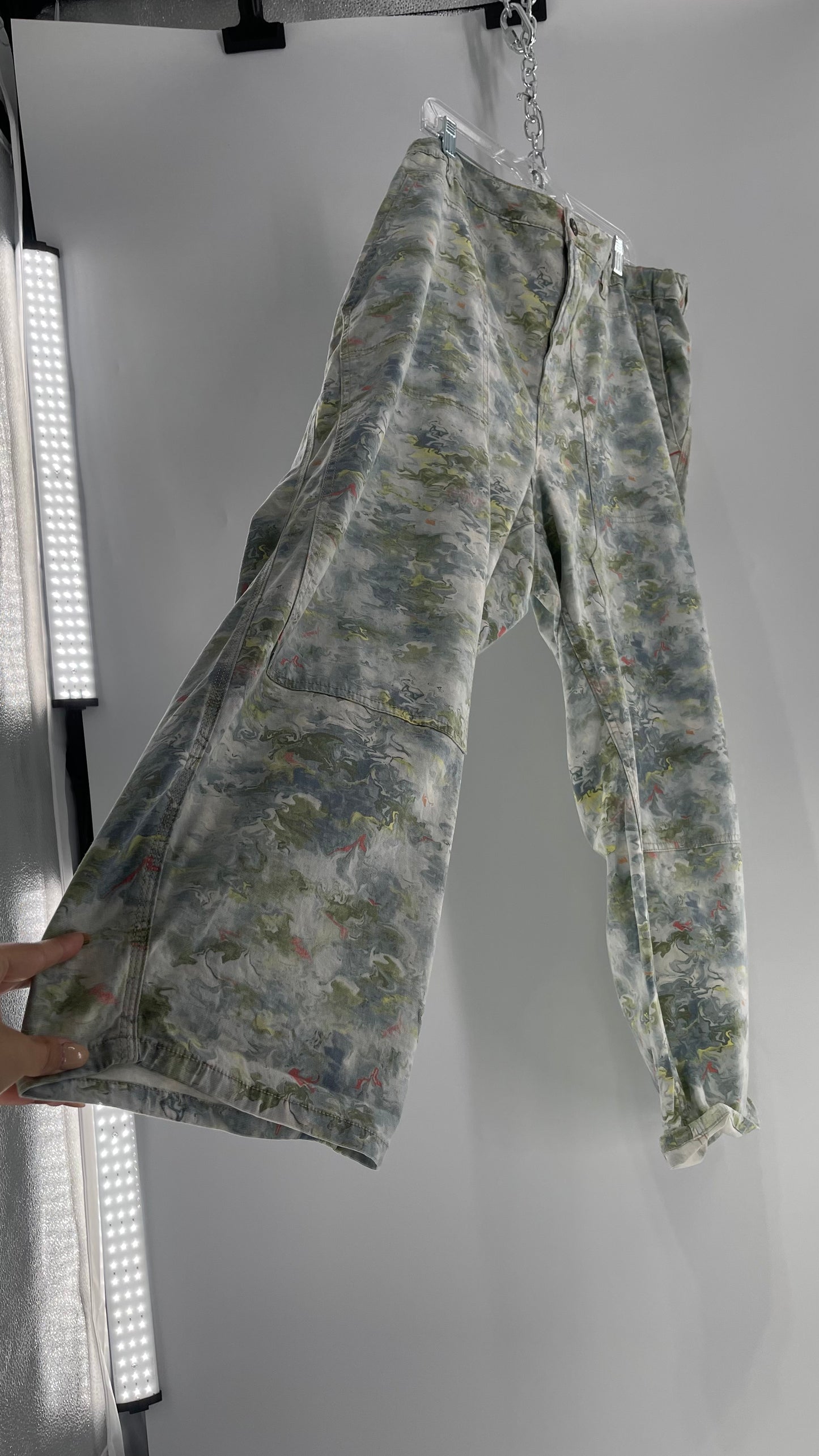 Pilcro Anthropologie Lilly Pad Pond Painted Water Color Cargos (26W)
