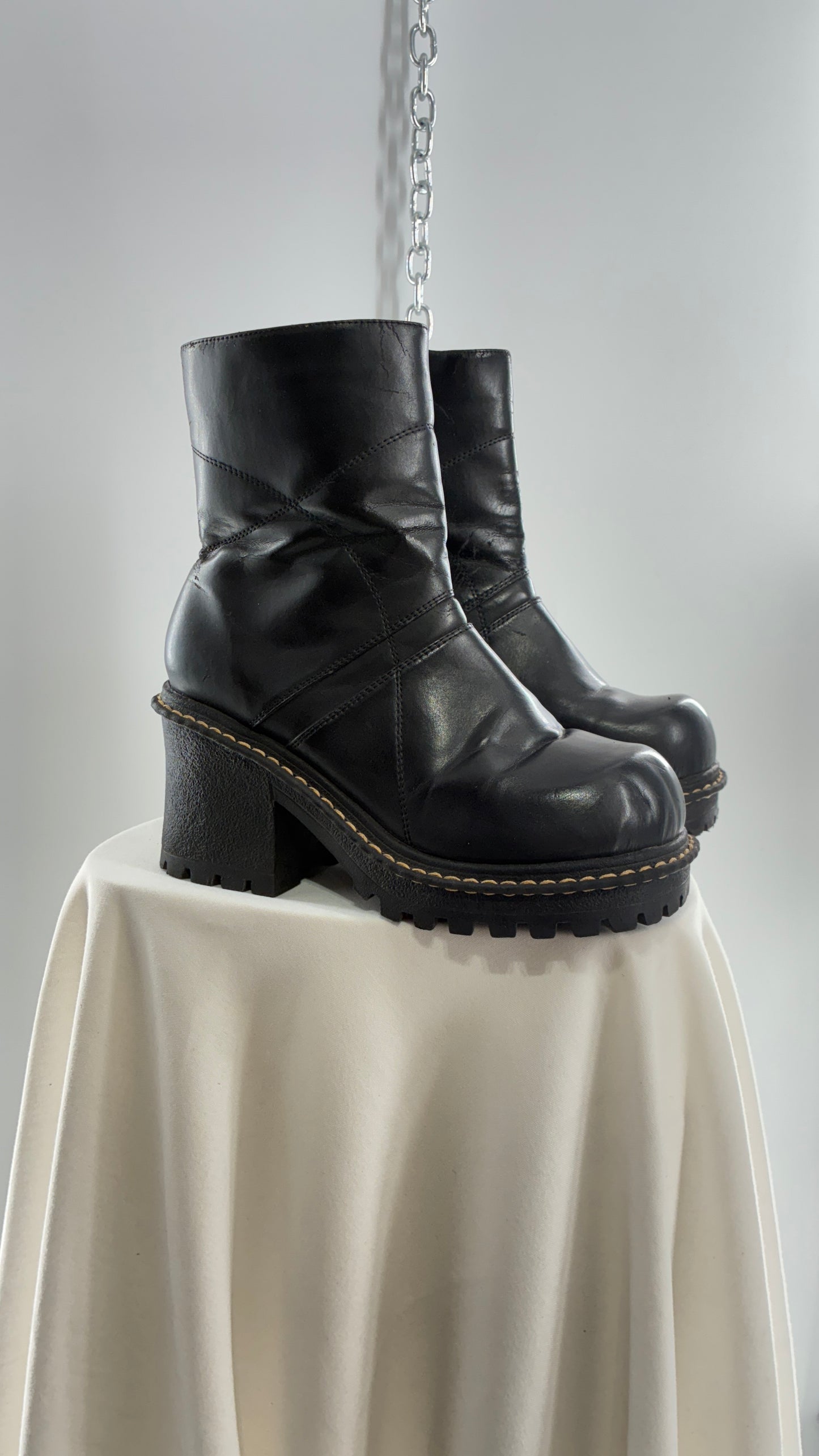 Vintage ROUTE 66 Black Chunky Heel Round Toe Boot (8.5)