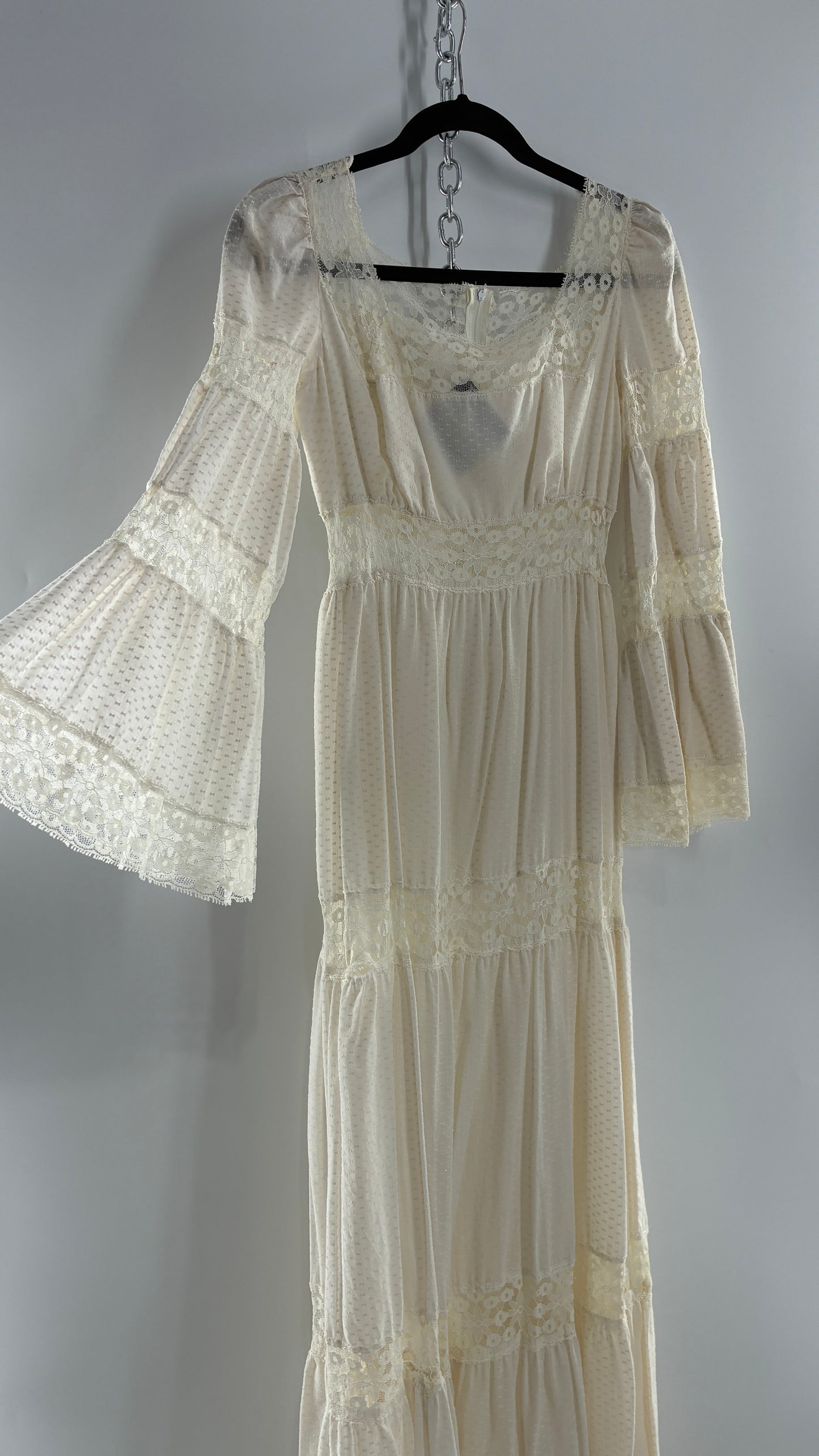 Vintage 1970s Off White Handmade Bell Sleeve Possible Wedding Gown (XS/Small)