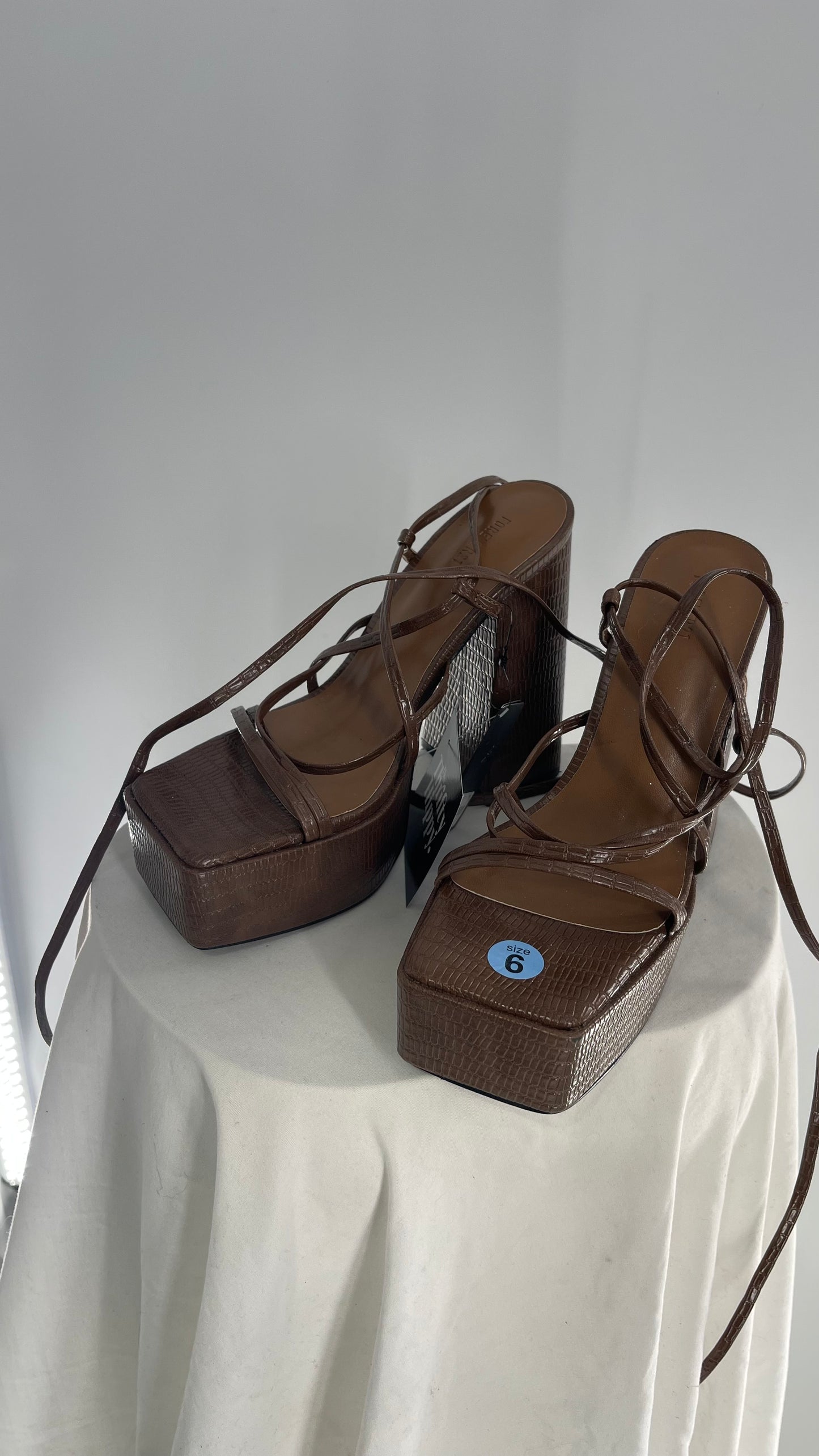 Forever 21 Brown Crocodile Embossed Platform Chunky Heel Strappy Heel (6)
