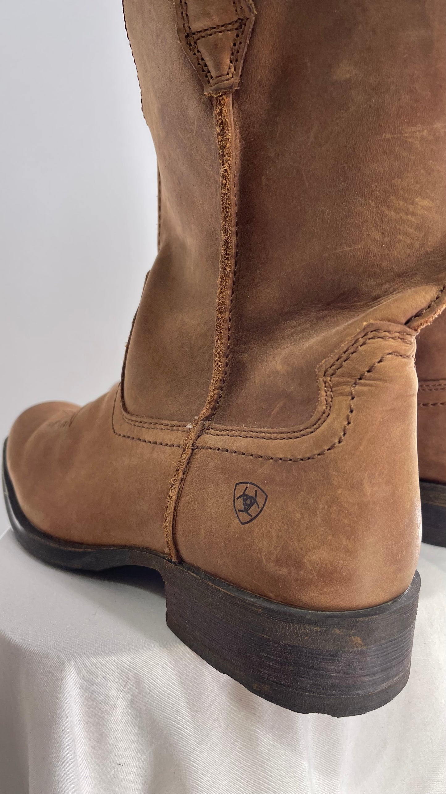 ARIAT Light Brown Square Toe Thick Leather Cowboy Boots (9.5)
