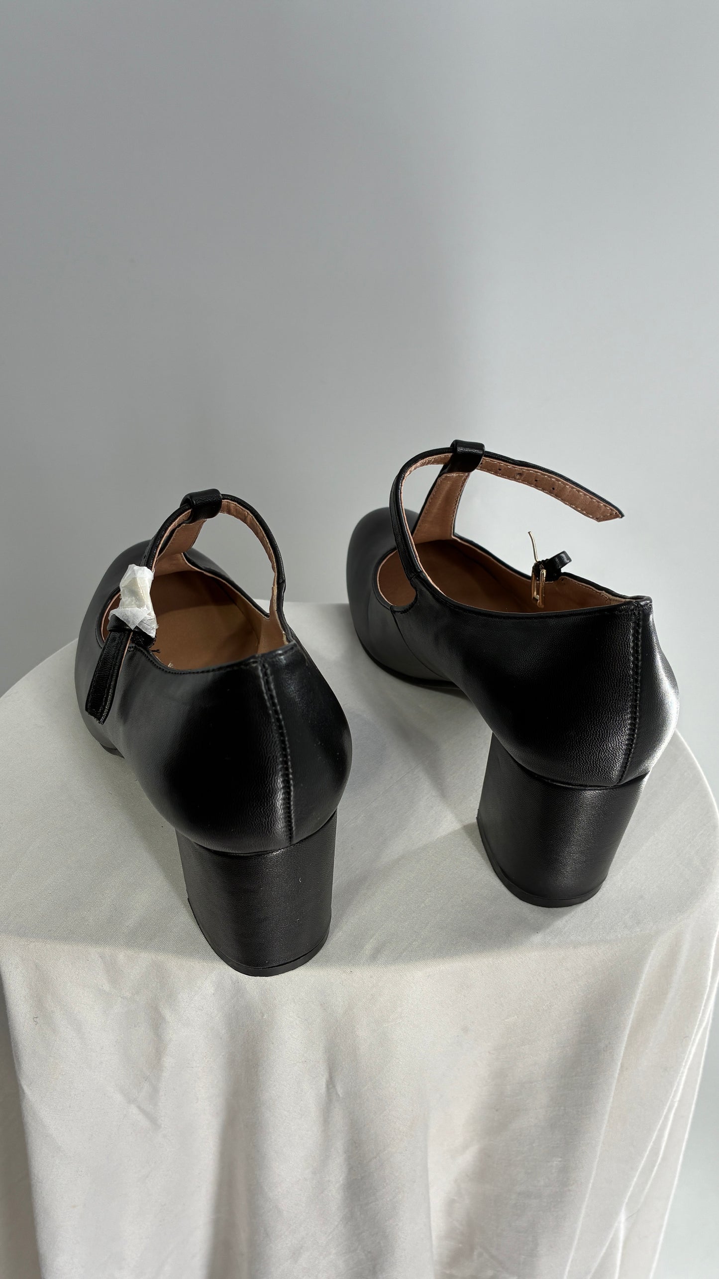 Deadstock Vintage DREAM PAIRS Black Leather Mary Jane Style T Strap Heel (6)