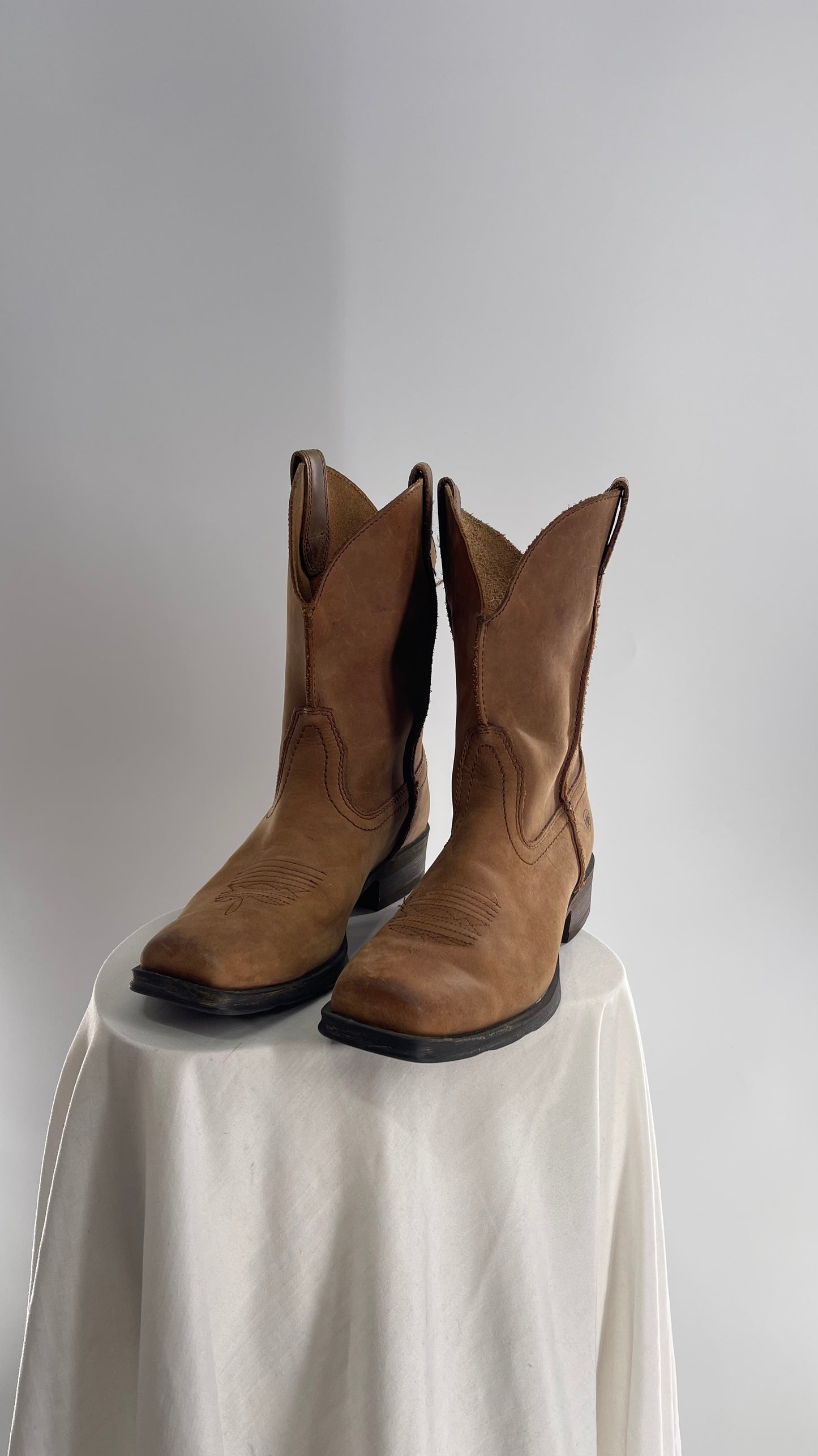 ARIAT Light Brown Square Toe Thick Leather Cowboy Boots (9.5)