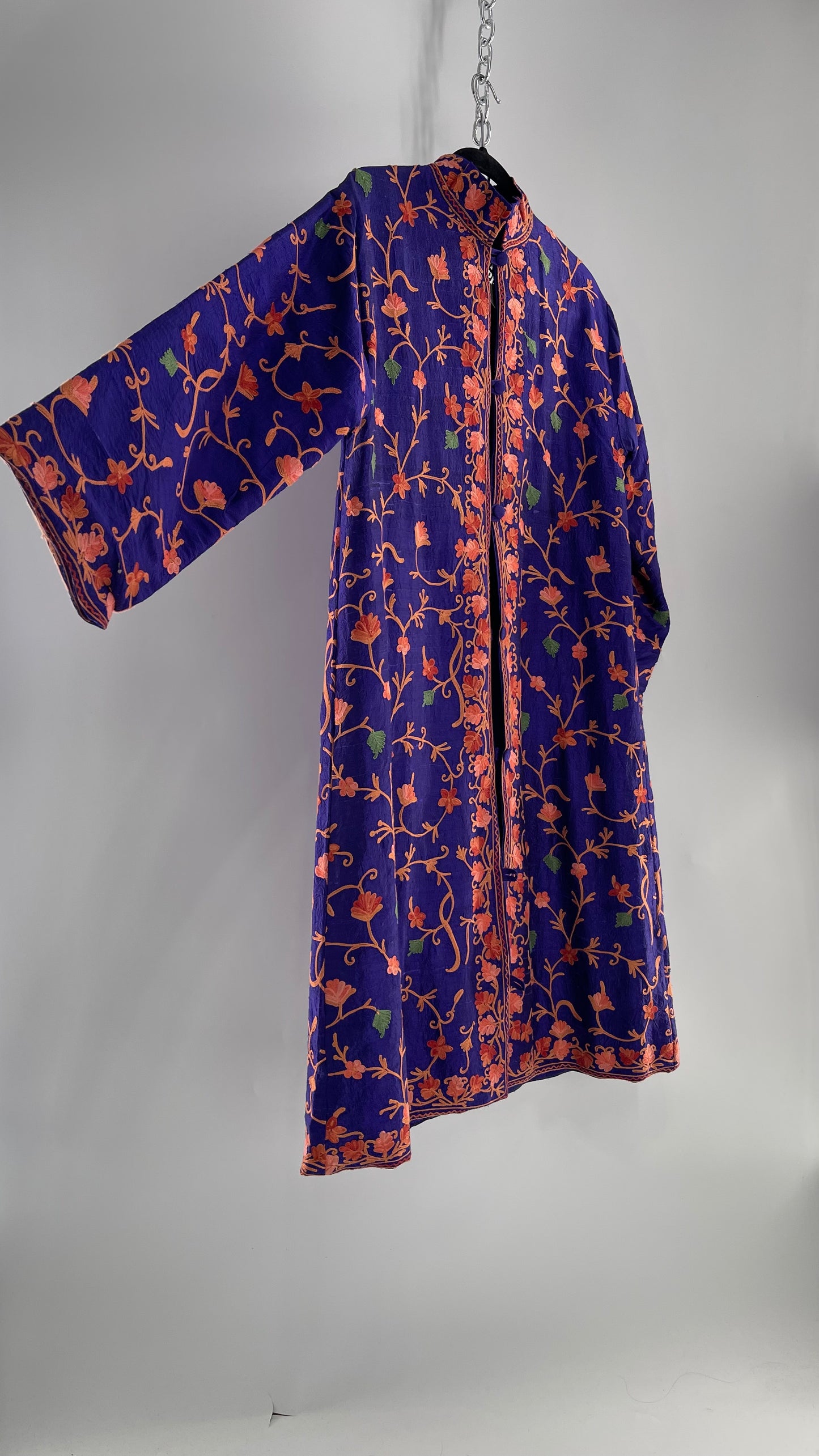 Vintage 1970s Indian Silk Long Purple Kashmiri Coat with Contrasting Embroidered Coral/Salmon Florals (S/M)