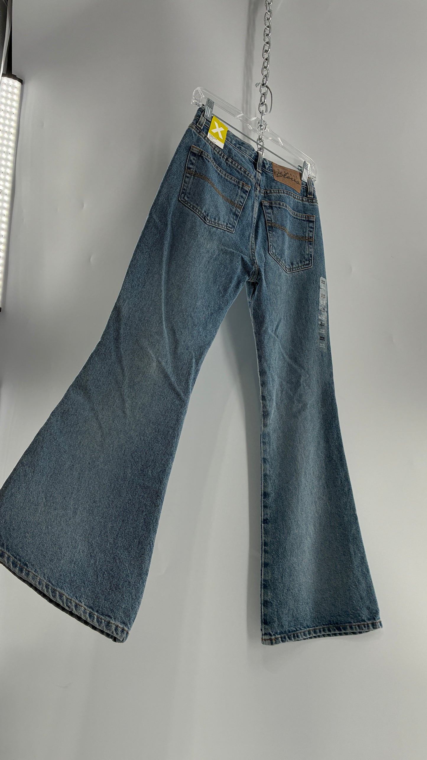 Deadstock Vintage Express Bleus Light Wash Short Flares Made in Mexico (5/6)