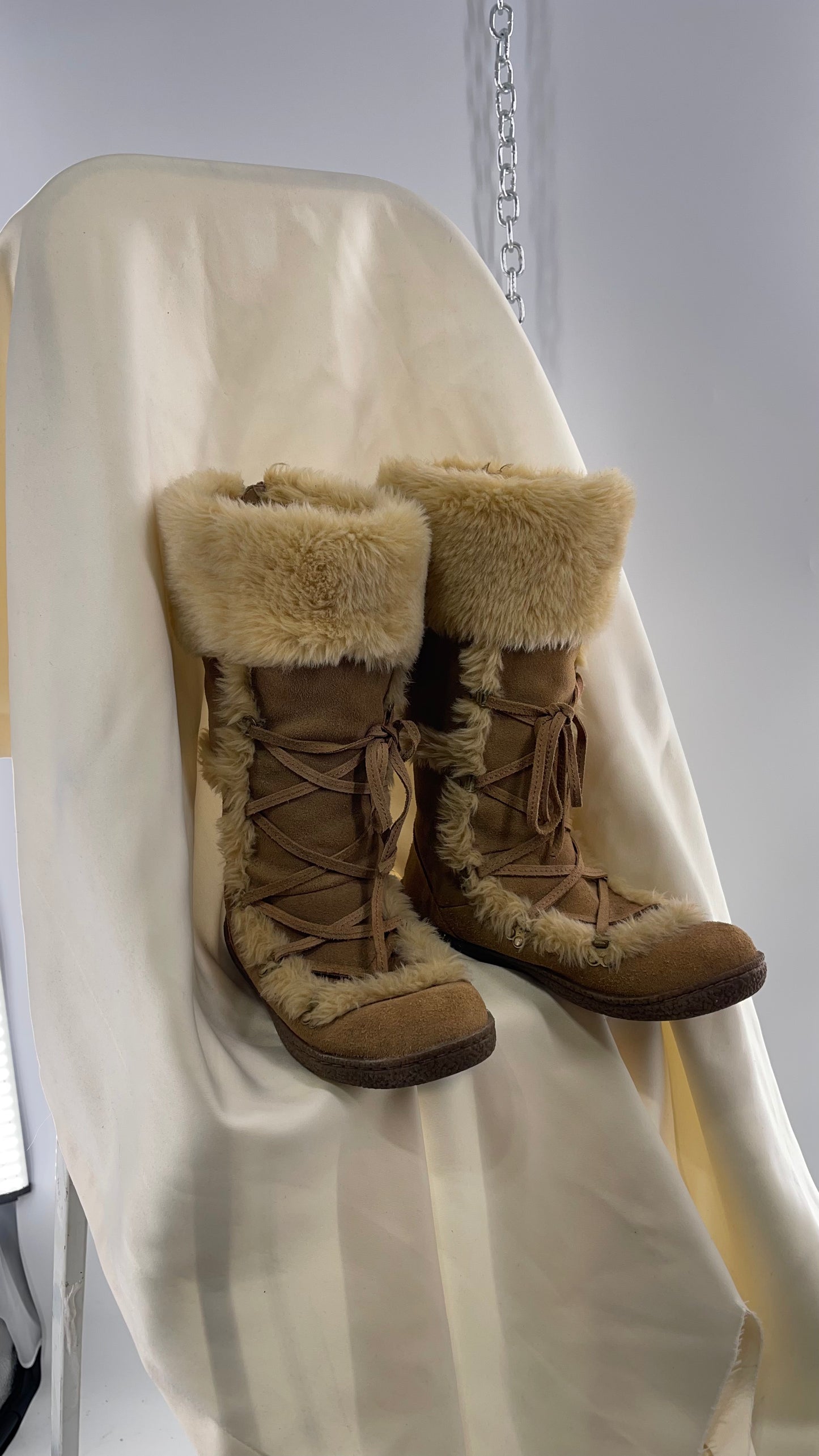 Vintage GAP Tan Suede Leather Eskimo Tie Up Boot with Faux Fur Trim Piping (5)