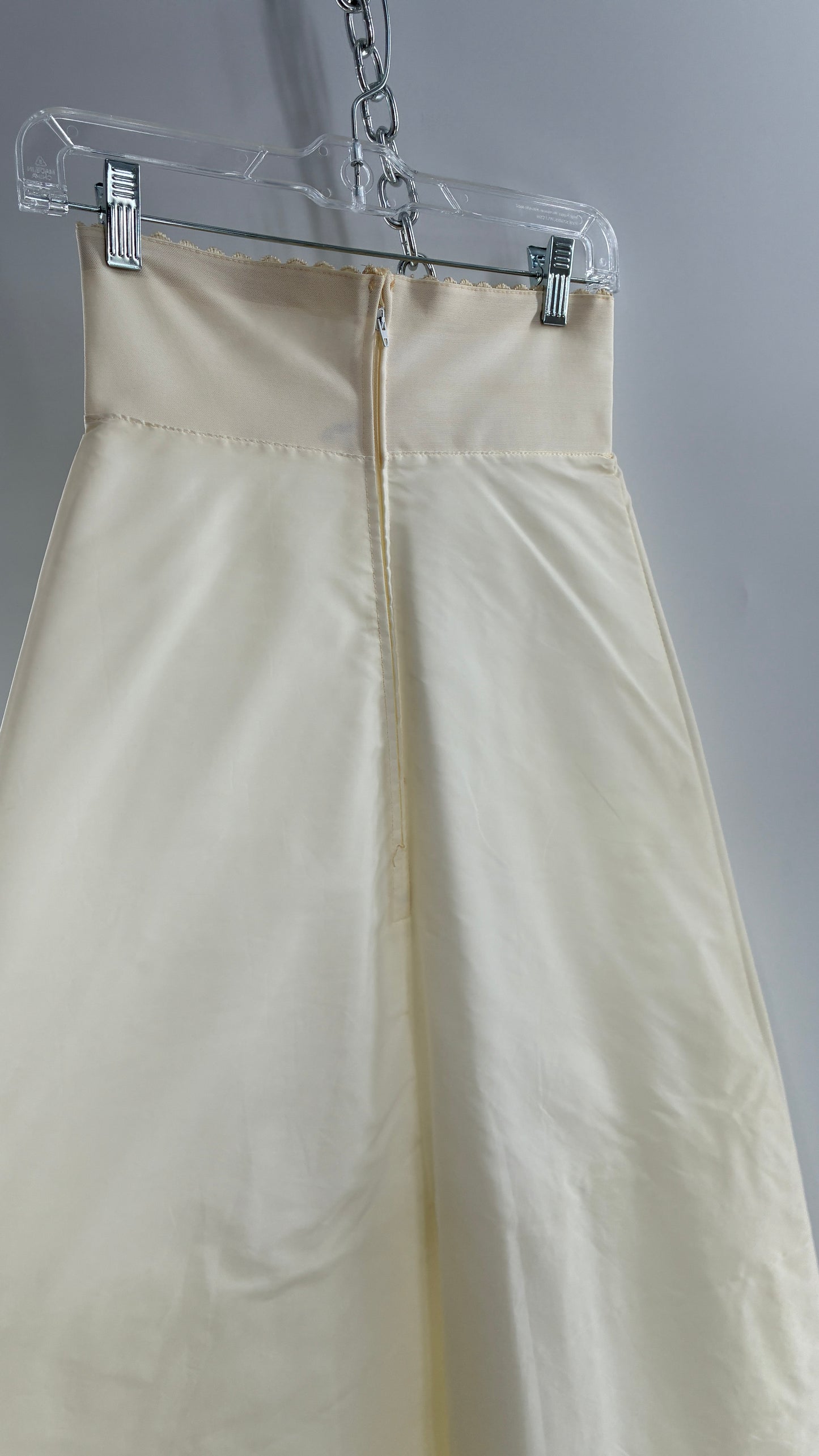 Vintage 1960s Off White Crinoline Style Skirt with Layers of Tulle (Small)