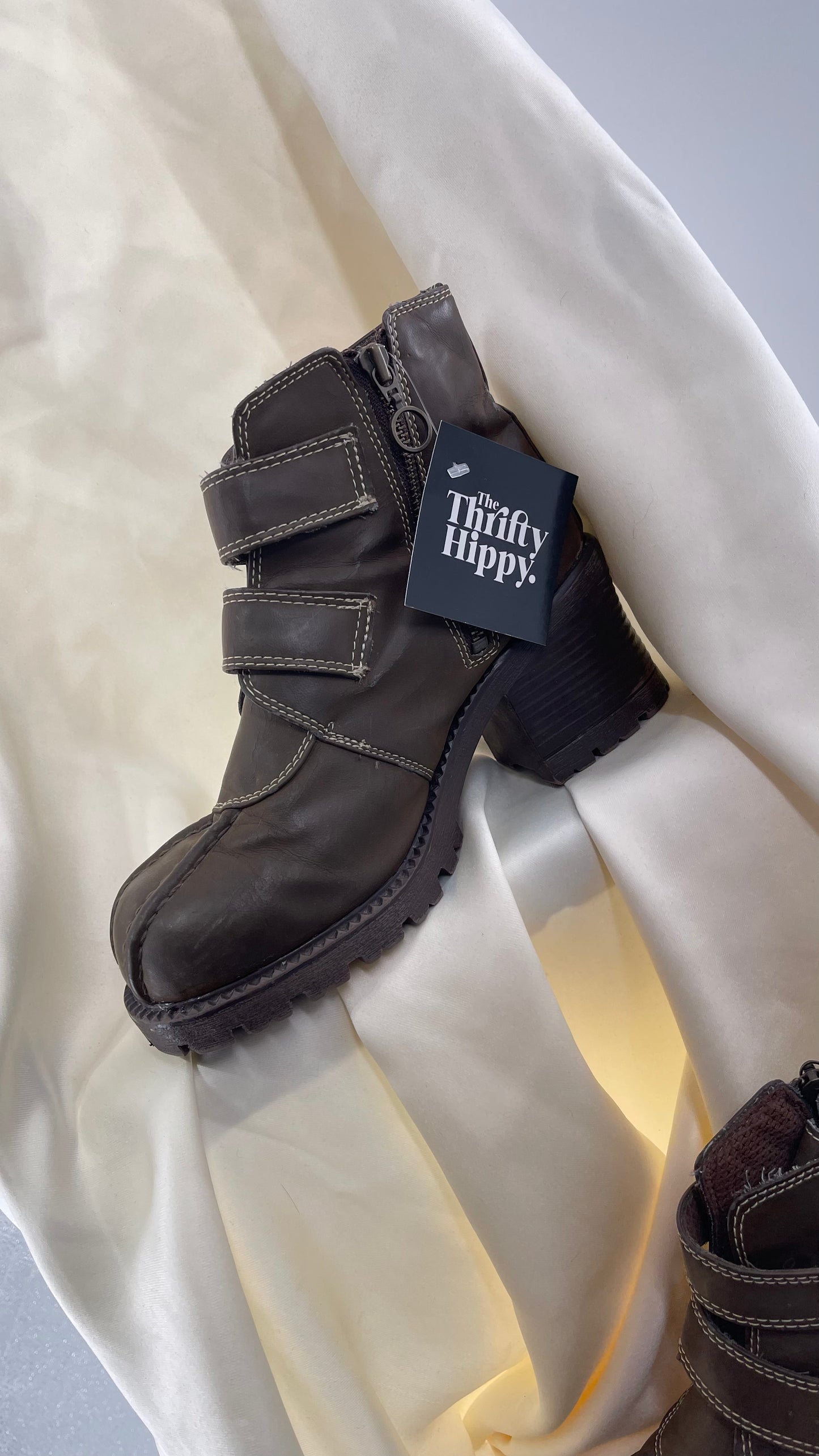 Vintage No Boundaries Brown Chunky Heel Platform Cross Front Buckle Boots (7)