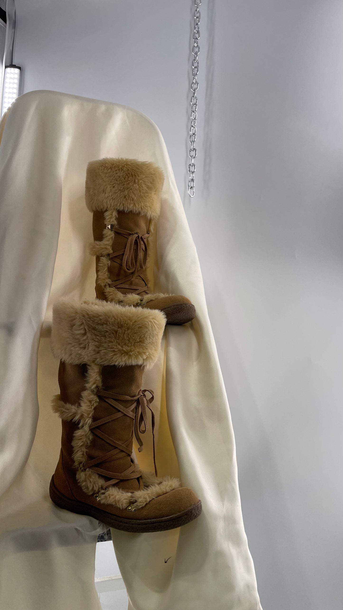 Vintage GAP Tan Suede Leather Eskimo Tie Up Boot with Faux Fur Trim Piping (5)