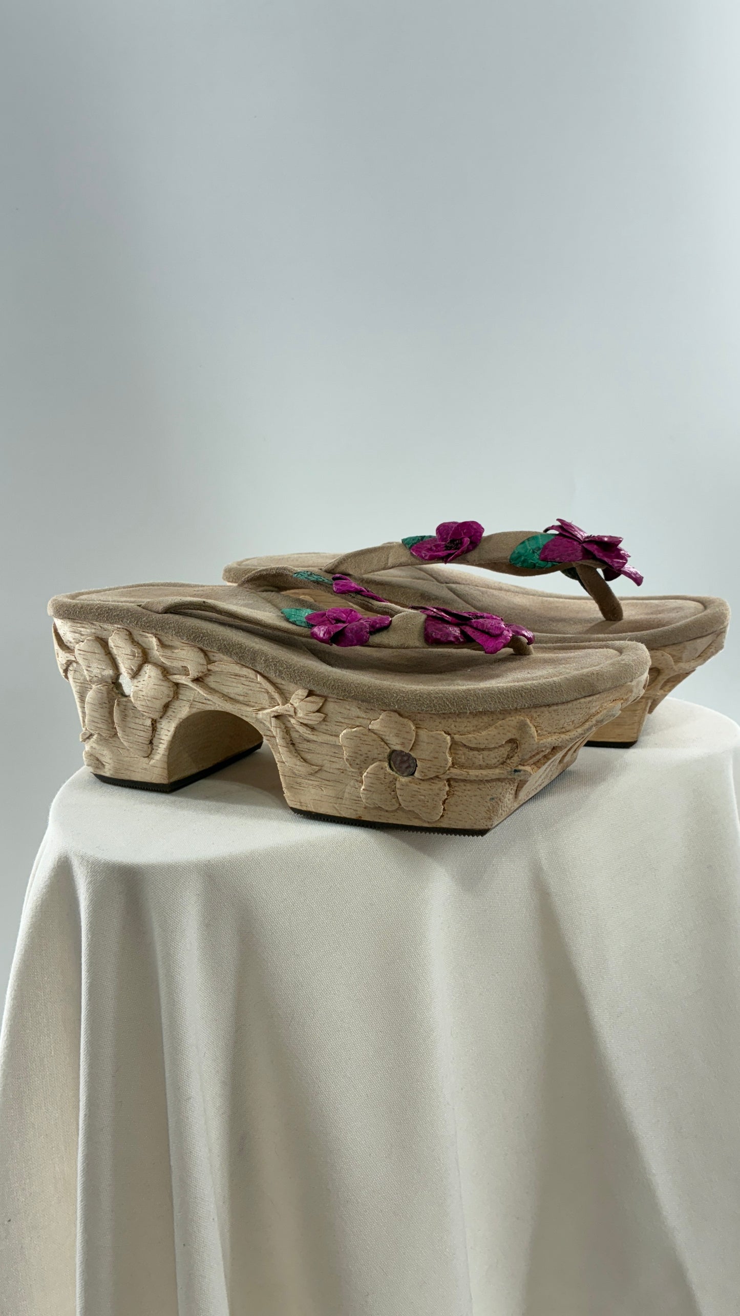 RARE Vintage VALERIA LACERDA Wooden Platform Sandal with Engraved Florals, Fuchsia Flowers and Mirror Details (7)
