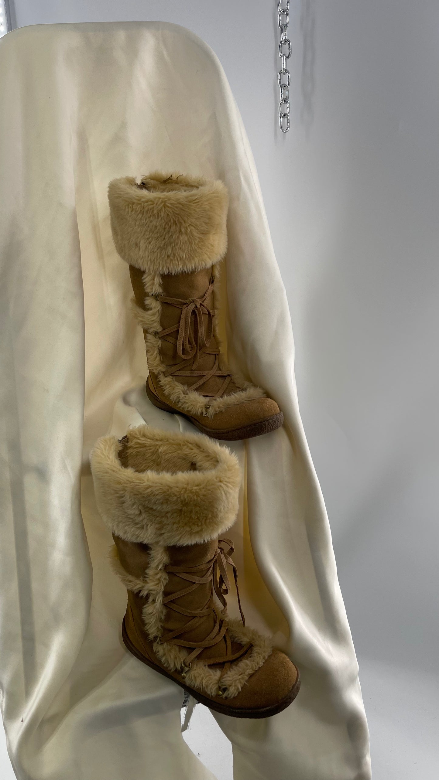 Vintage GAP Tan Suede Leather Eskimo Tie Up Boot with Faux Fur Trim Piping (5)
