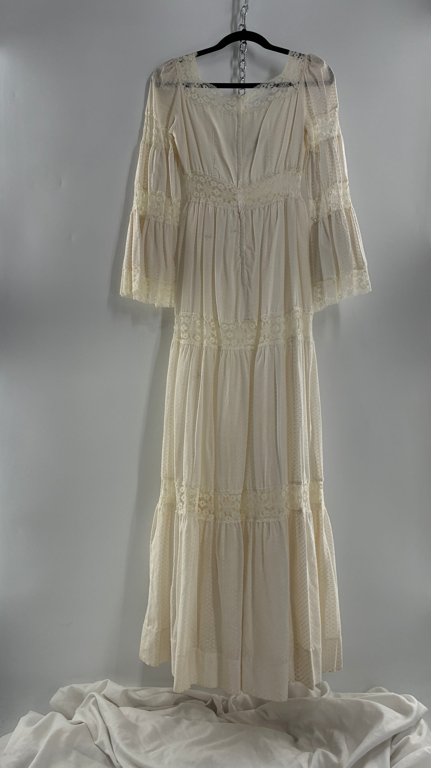 Vintage 1970s Off White Handmade Bell Sleeve Possible Wedding Gown (XS/Small)
