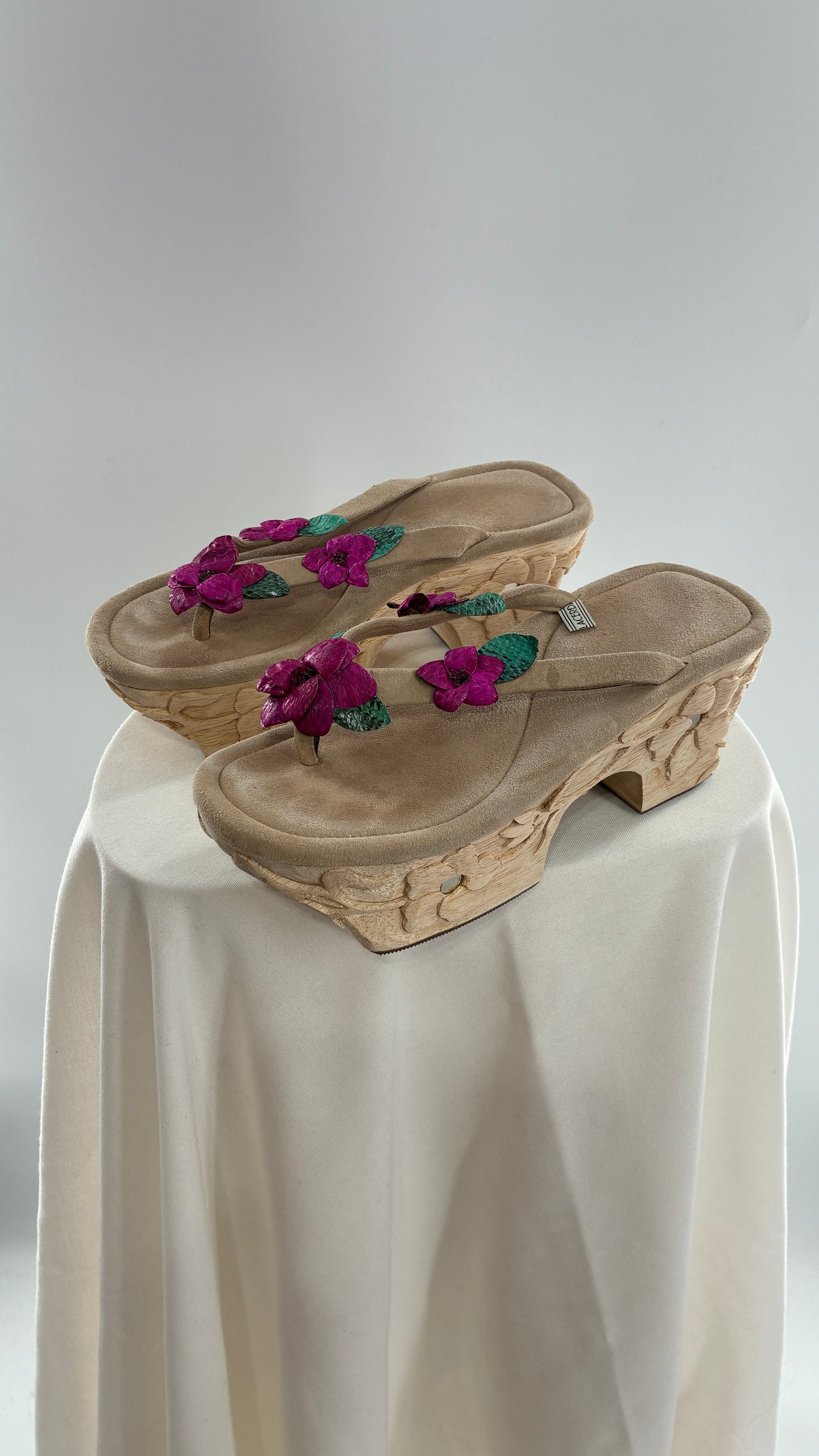 RARE Vintage VALERIA LACERDA Wooden Platform Sandal with Engraved Florals, Fuchsia Flowers and Mirror Details (7)