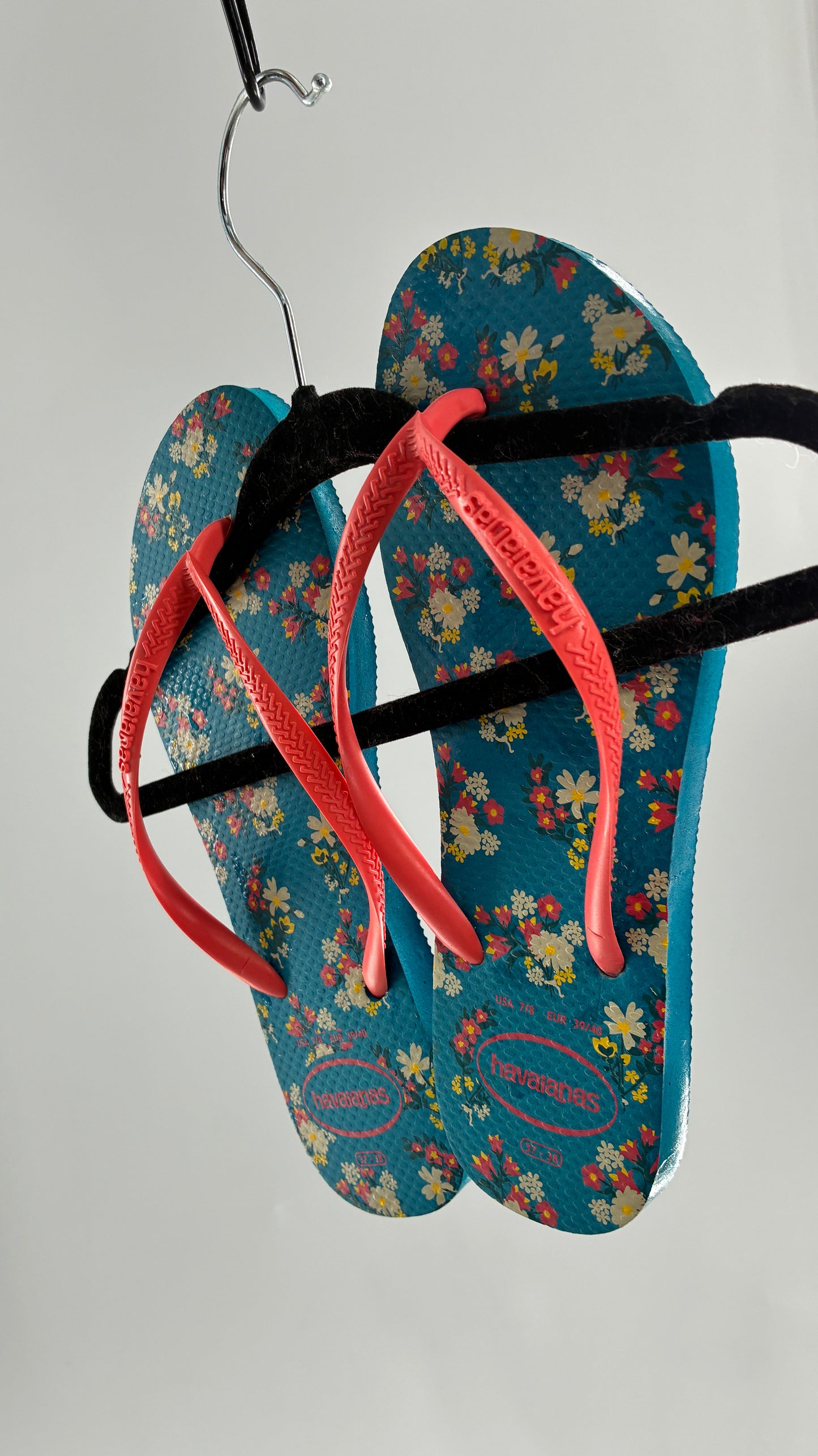 Blue and Neon Floral Havaianas NWOT (7/8)