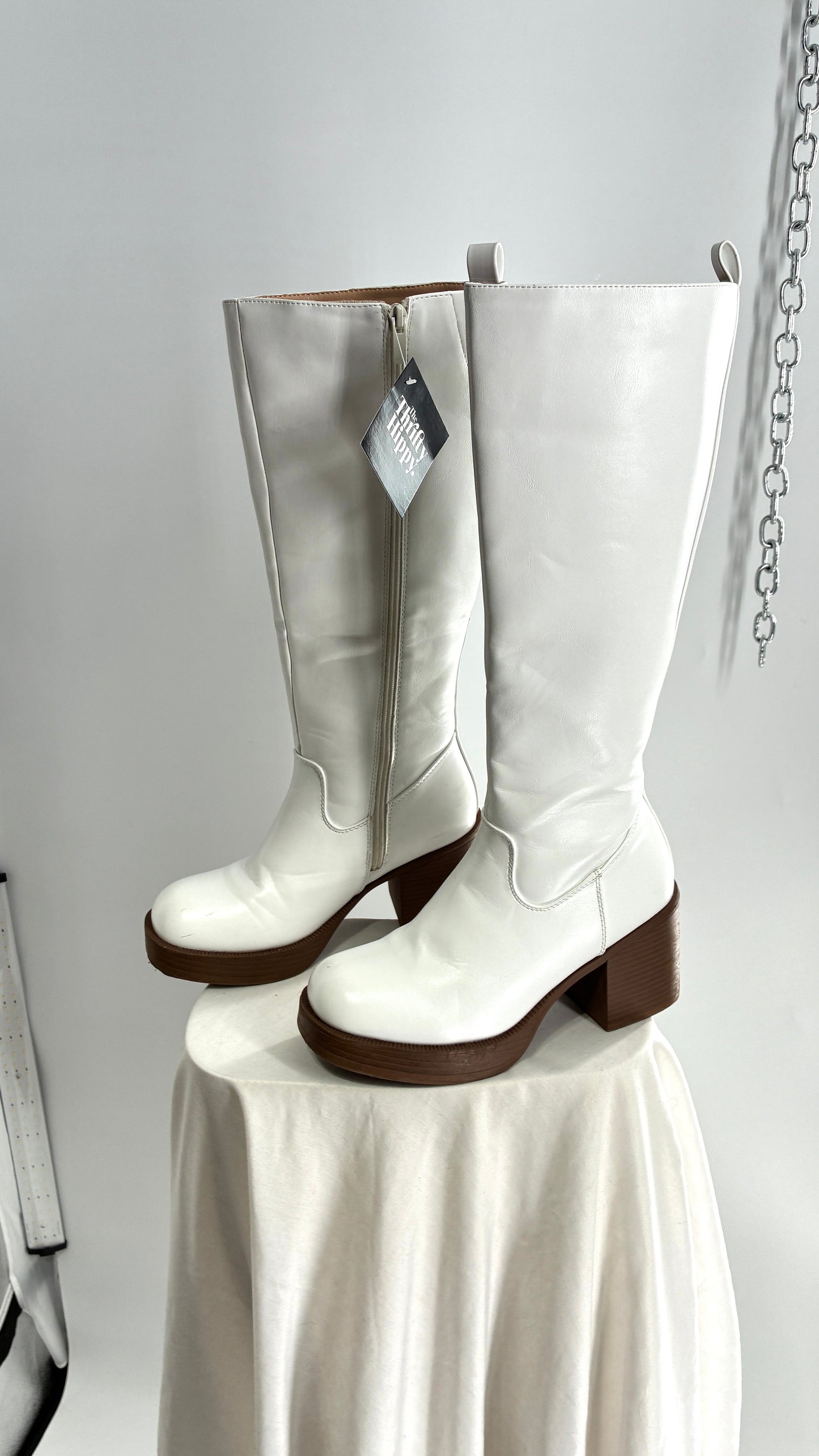 Vintage TOP MODA White Knee High GoGo Boots with Chunky Heel (7.5)