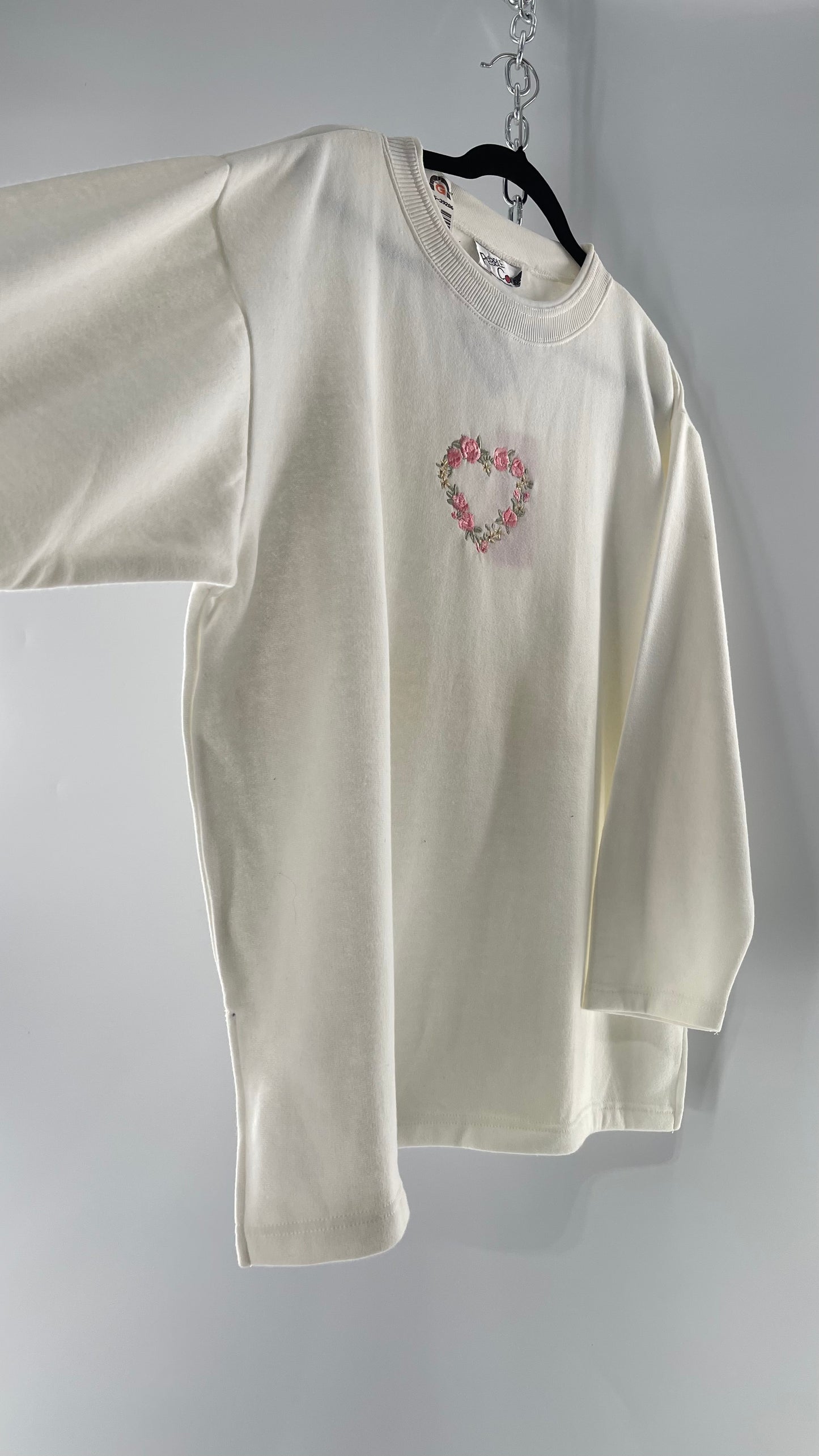 Deadstock 1990s Vintage Pebble Court Pink Rose Embroidered Heart Ivory Crewneck (Large)