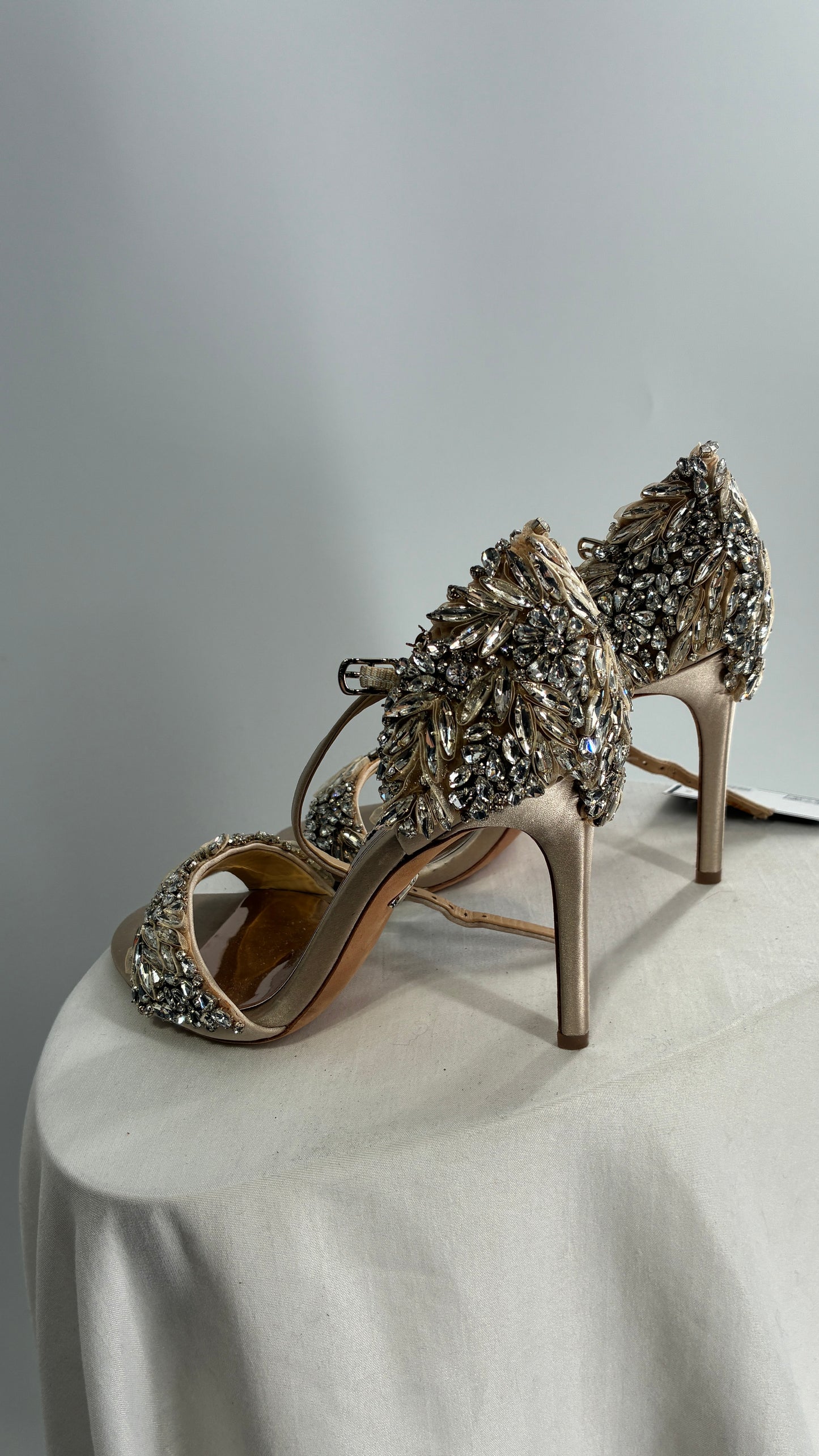 BAGDLEY MISCHKA Champagne Rhinestone Encrusted Embellished Round Toe Heels (5.5)