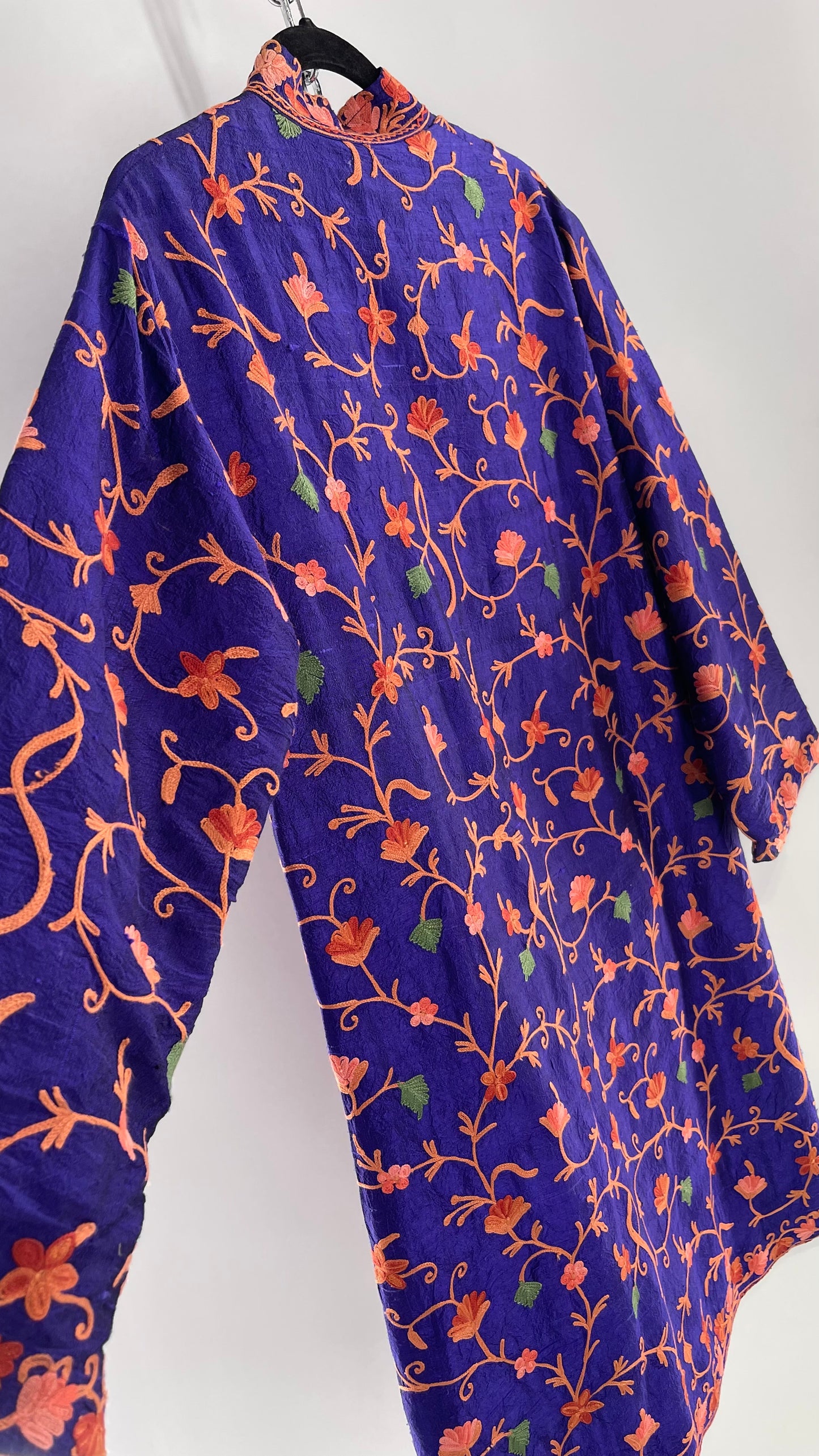 Vintage 1970s Indian Silk Long Purple Kashmiri Coat with Contrasting Embroidered Coral/Salmon Florals (S/M)