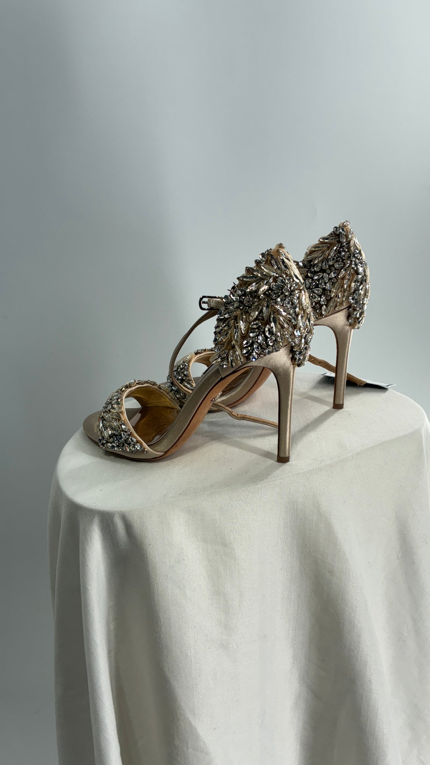 BAGDLEY MISCHKA Champagne Rhinestone Encrusted Embellished Round Toe Heels (5.5)