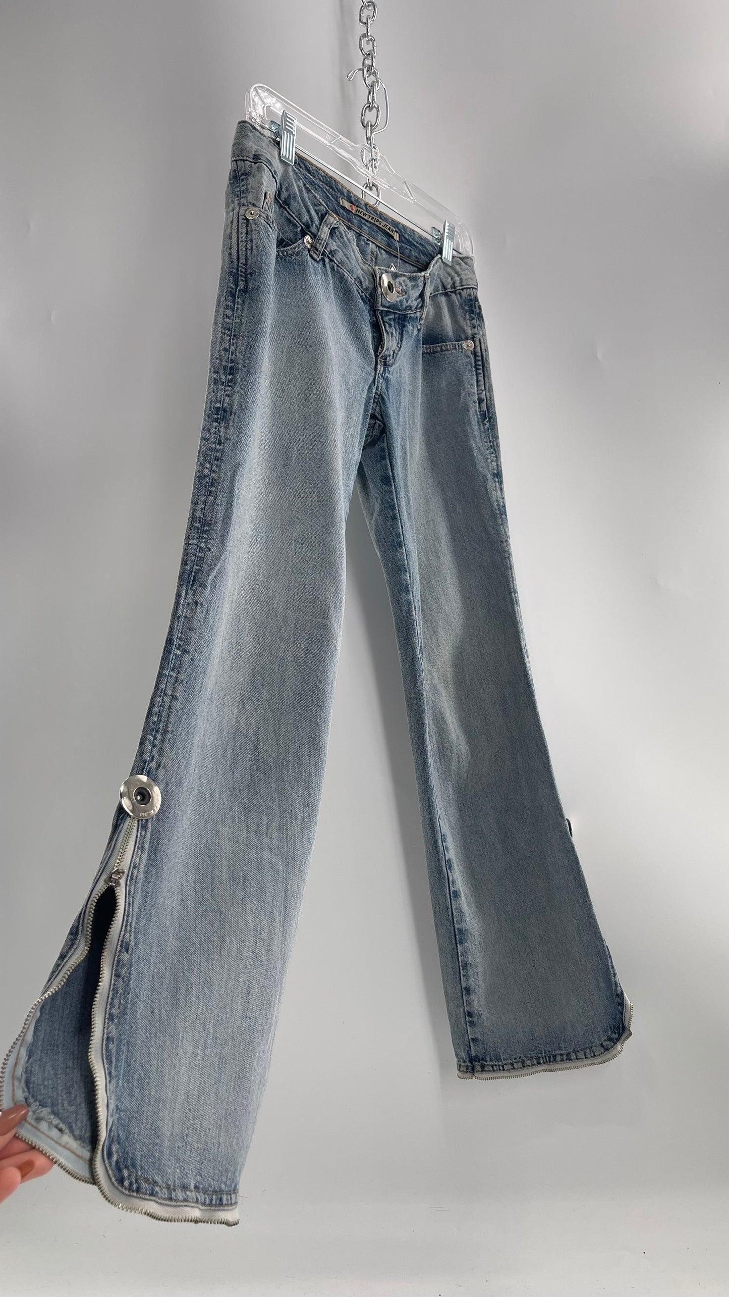Vintage New Trips Light Wash Kick Flare Jeans with Zipper Hem Detail, V Waistline and Oversized Metal Buttons (40)