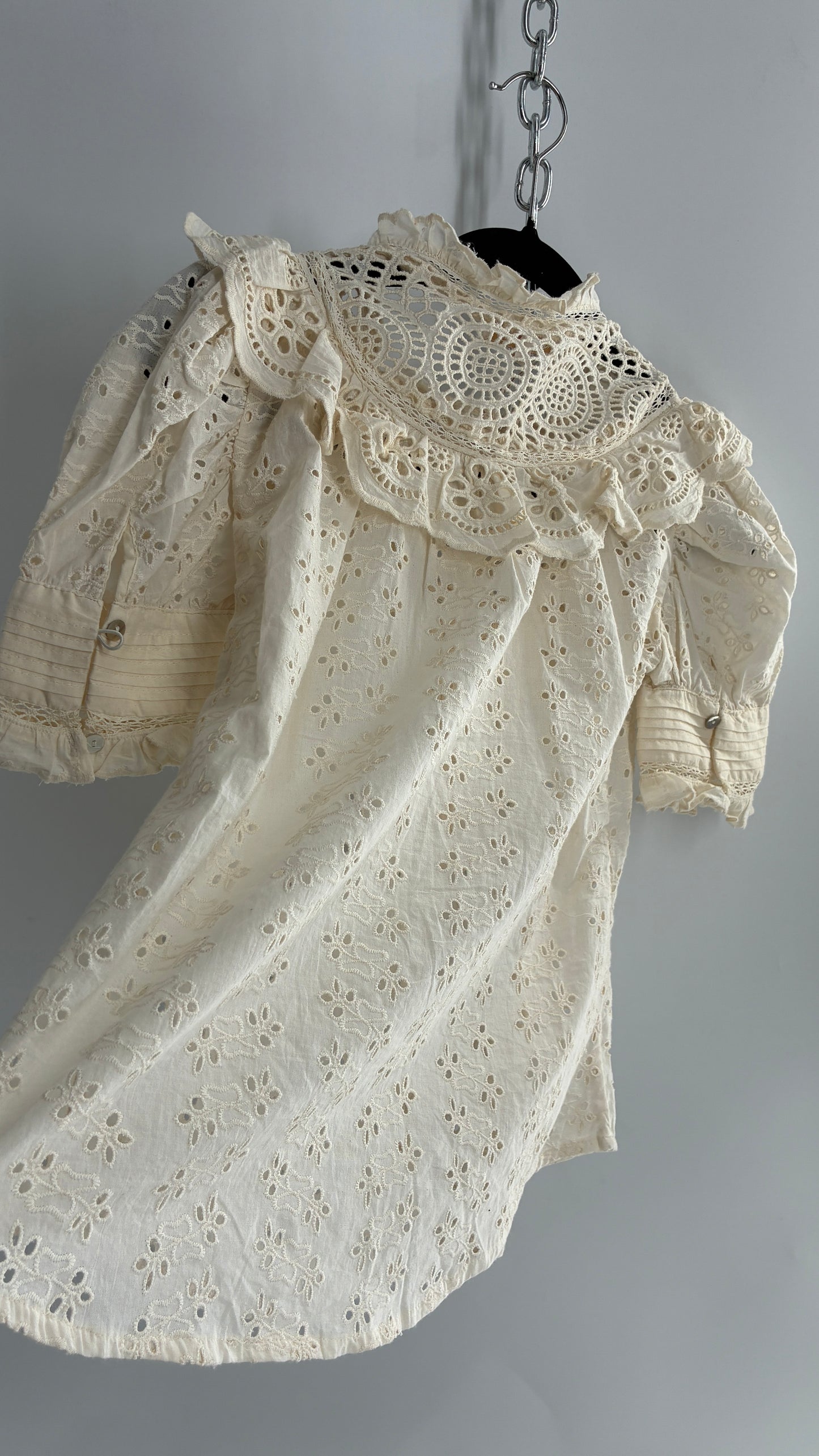 Love the Label Off White Button Front Puff Sleeve, Lace Eyelet Blouse (XS)