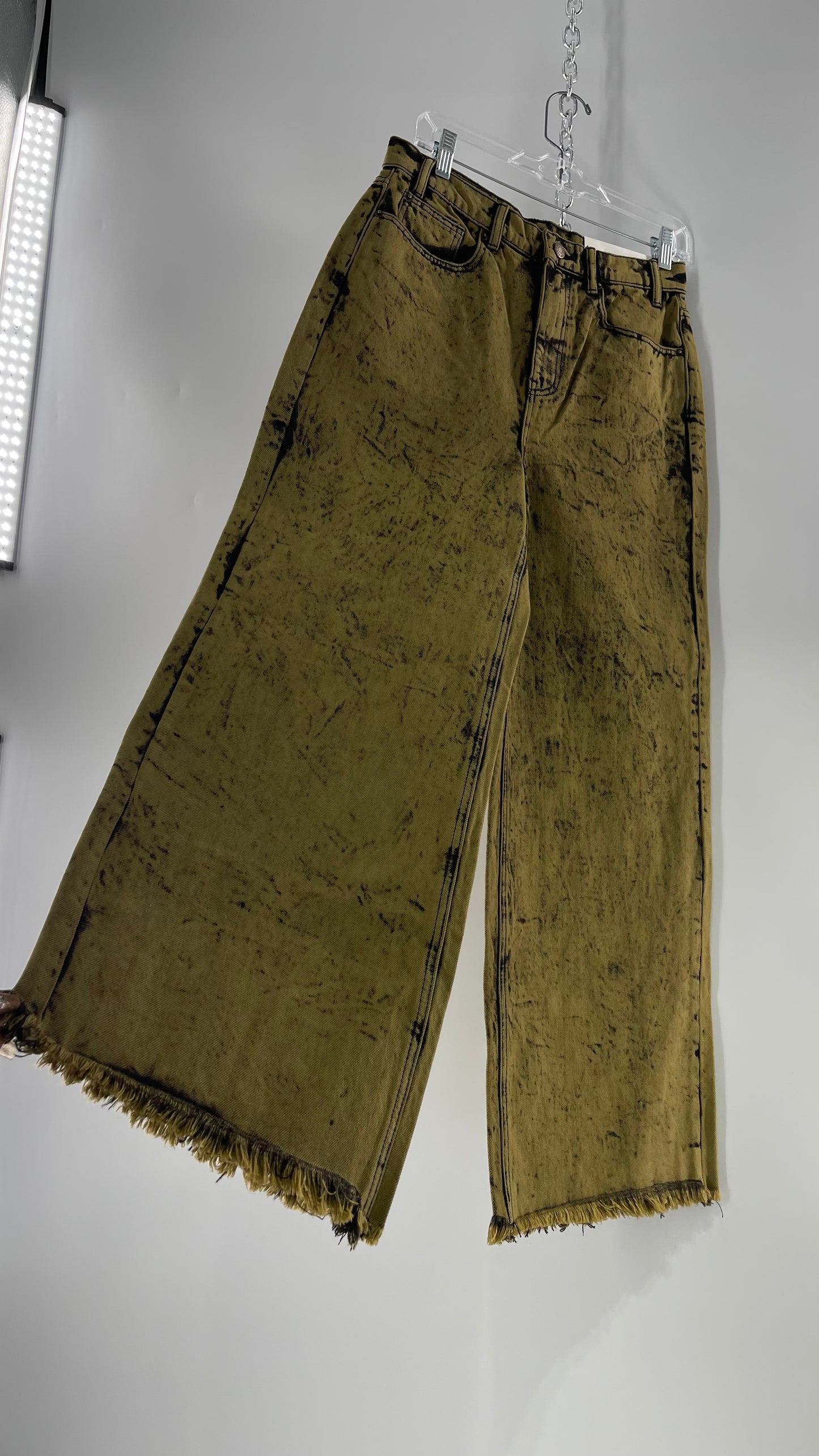 BDG Urban Outfitters Acid Wash Mossy Green High and Wide Jeans with Tags Attached (29)