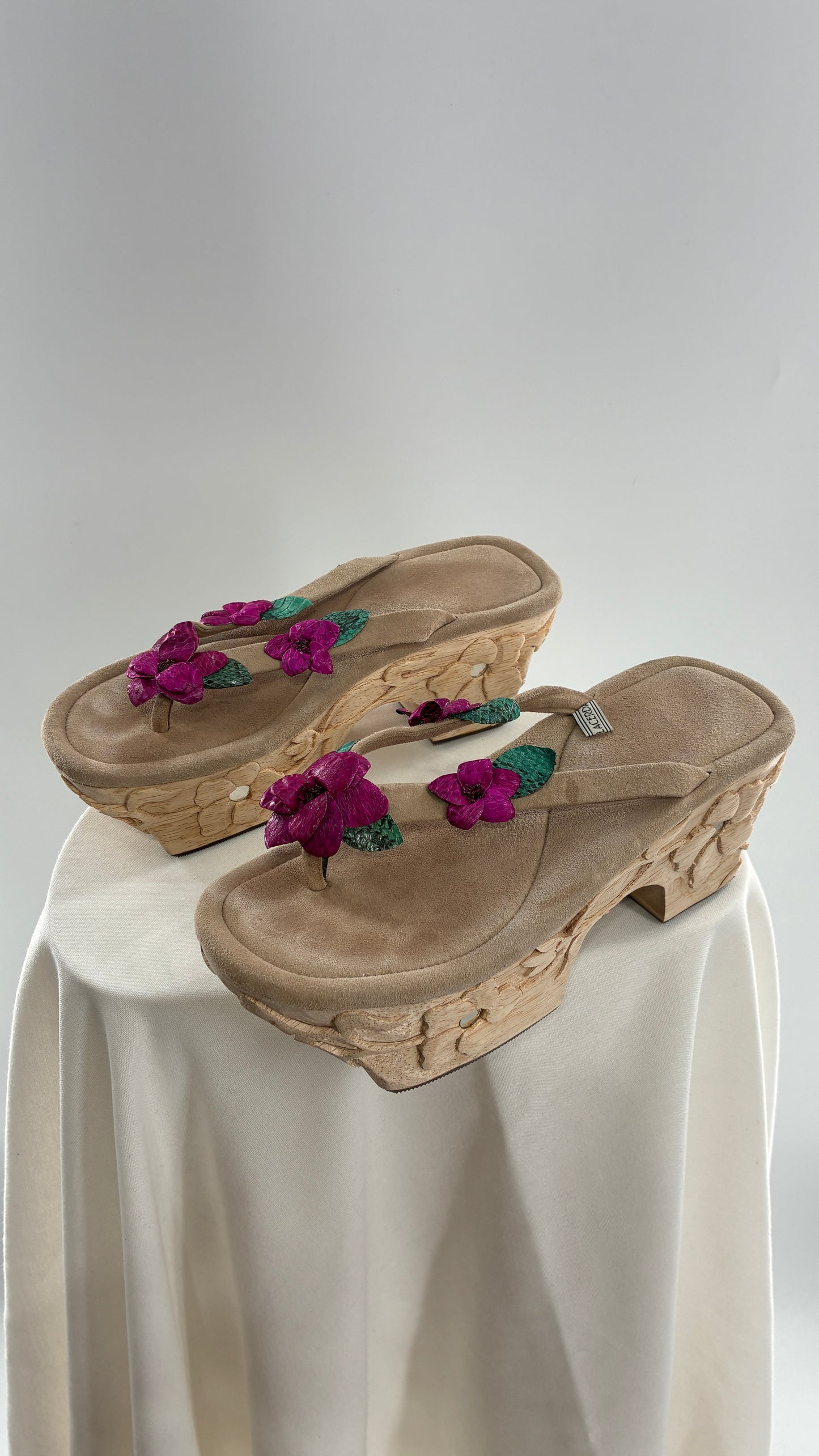 RARE Vintage VALERIA LACERDA Wooden Platform Sandal with Engraved Florals, Fuchsia Flowers and Mirror Details (7)