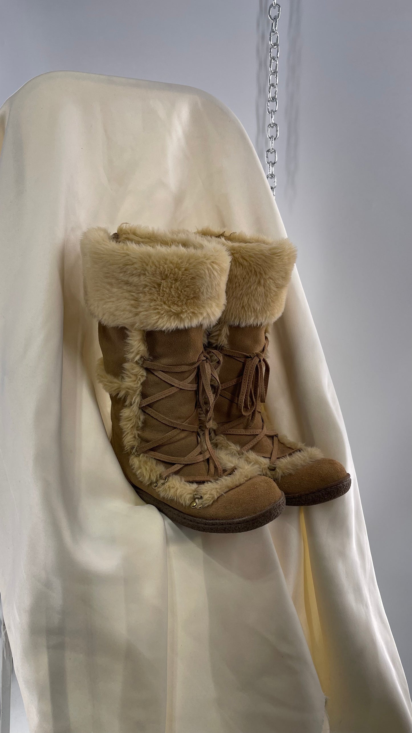 Vintage GAP Tan Suede Leather Eskimo Tie Up Boot with Faux Fur Trim Piping (5)