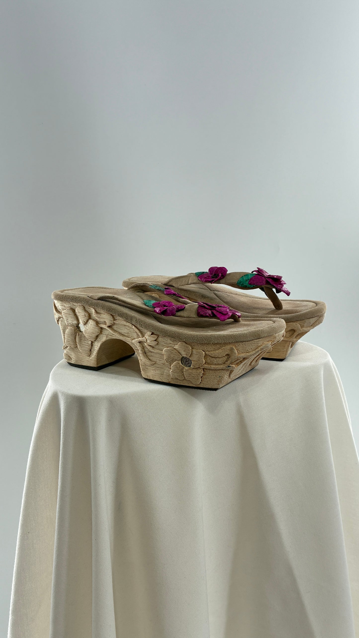 RARE Vintage VALERIA LACERDA Wooden Platform Sandal with Engraved Florals, Fuchsia Flowers and Mirror Details (7)