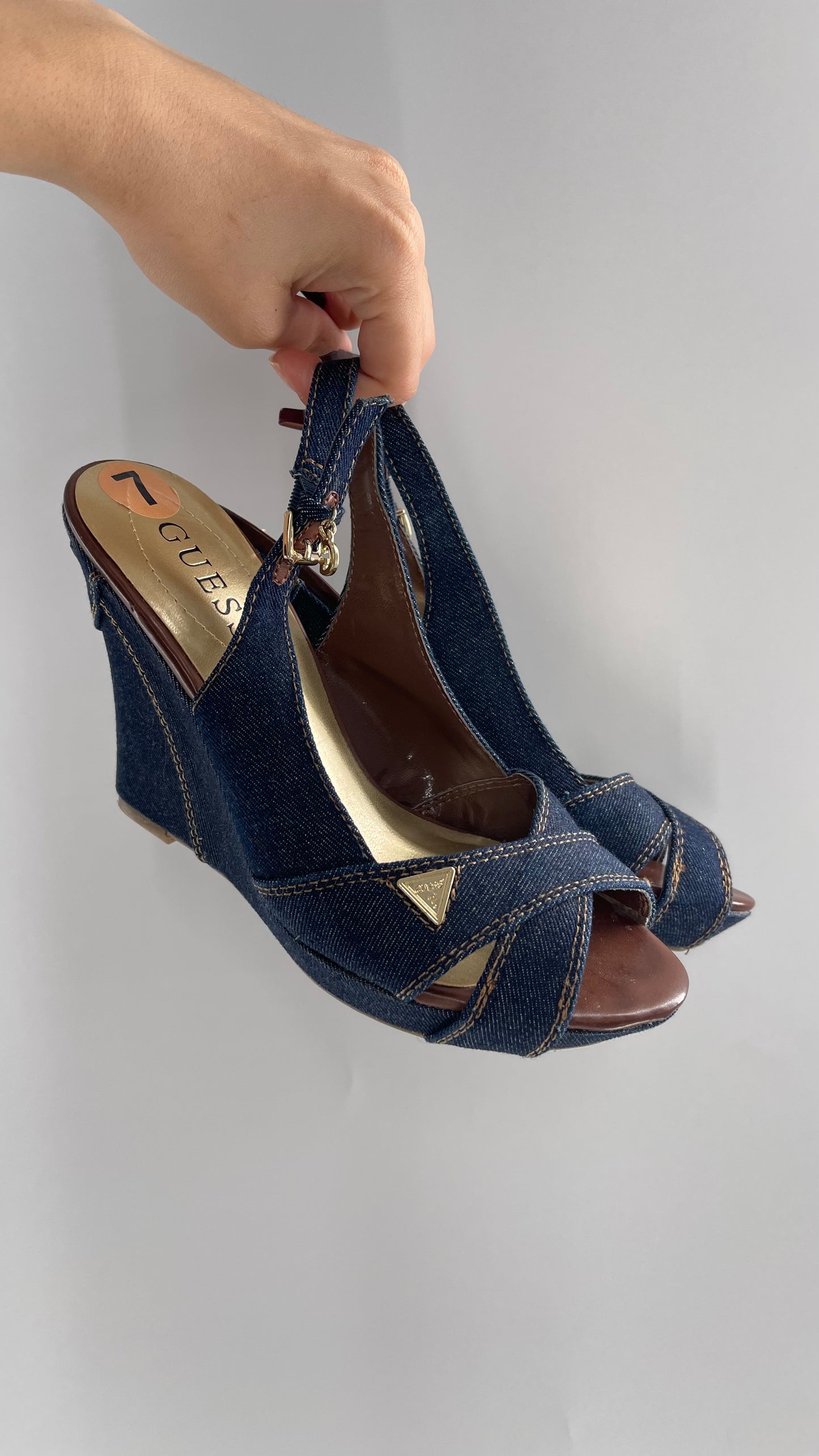 Vintage GUESS Dark Denim Jeans Wedges with Slingback Strap and Iconic Logo (7)