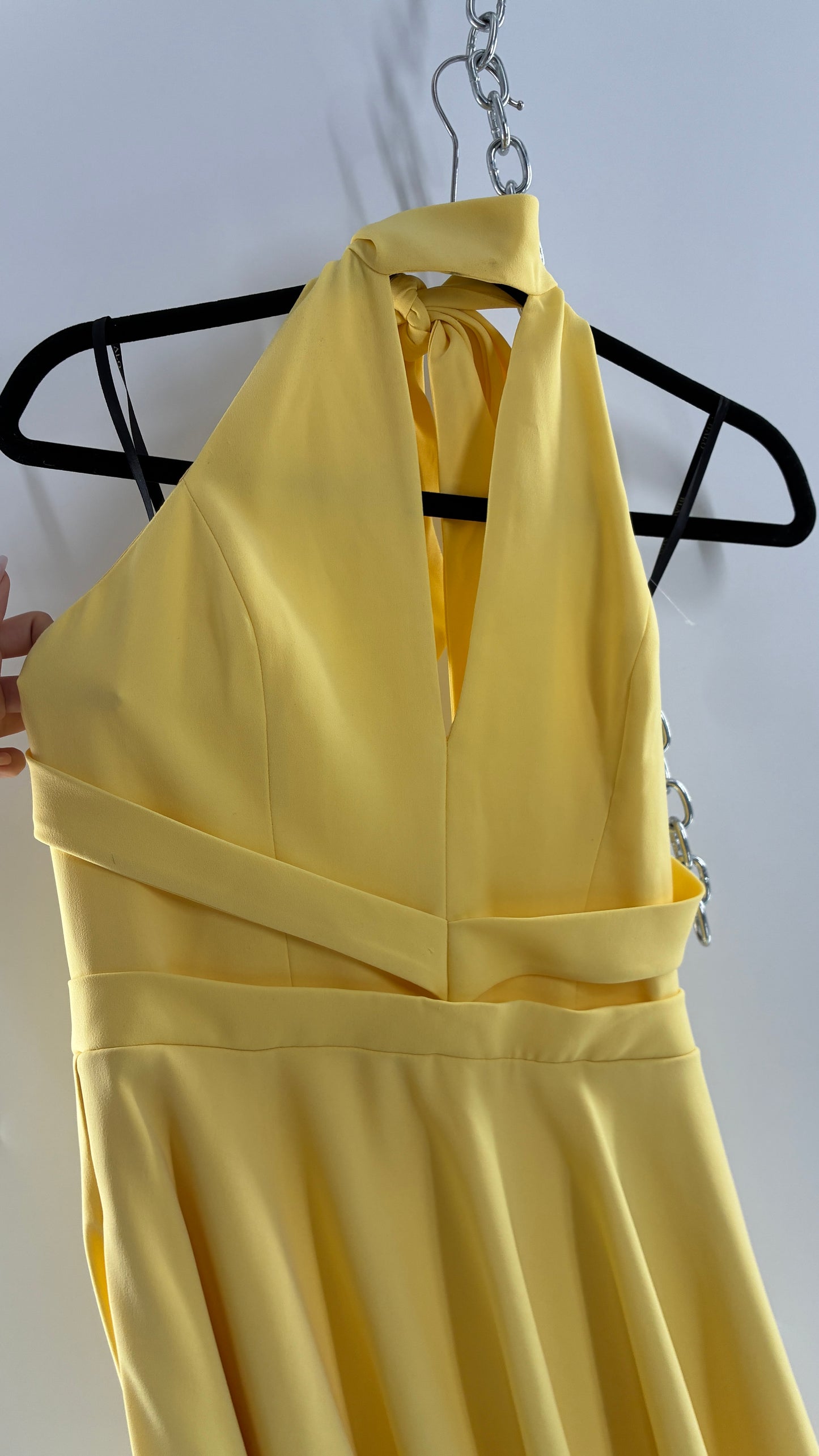 BLACK HALO Yellow High Neck Open Back 1950s Style Circle Skirt Dress with Tags Attached (8,10)