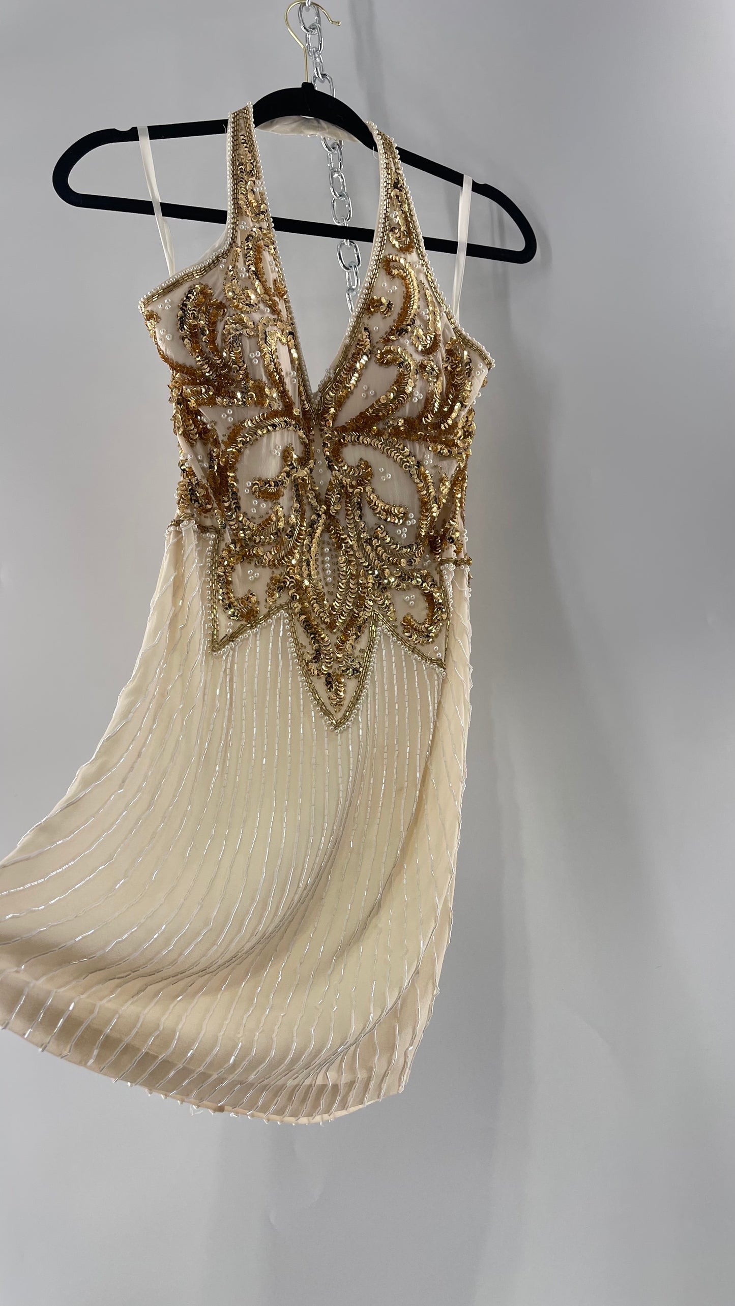 Cache Beaded Old Hollywood Glam White Beaded BodyCon Mini Dress with Halter Neckline and Bedazzled Gold Sequin Bust (4)