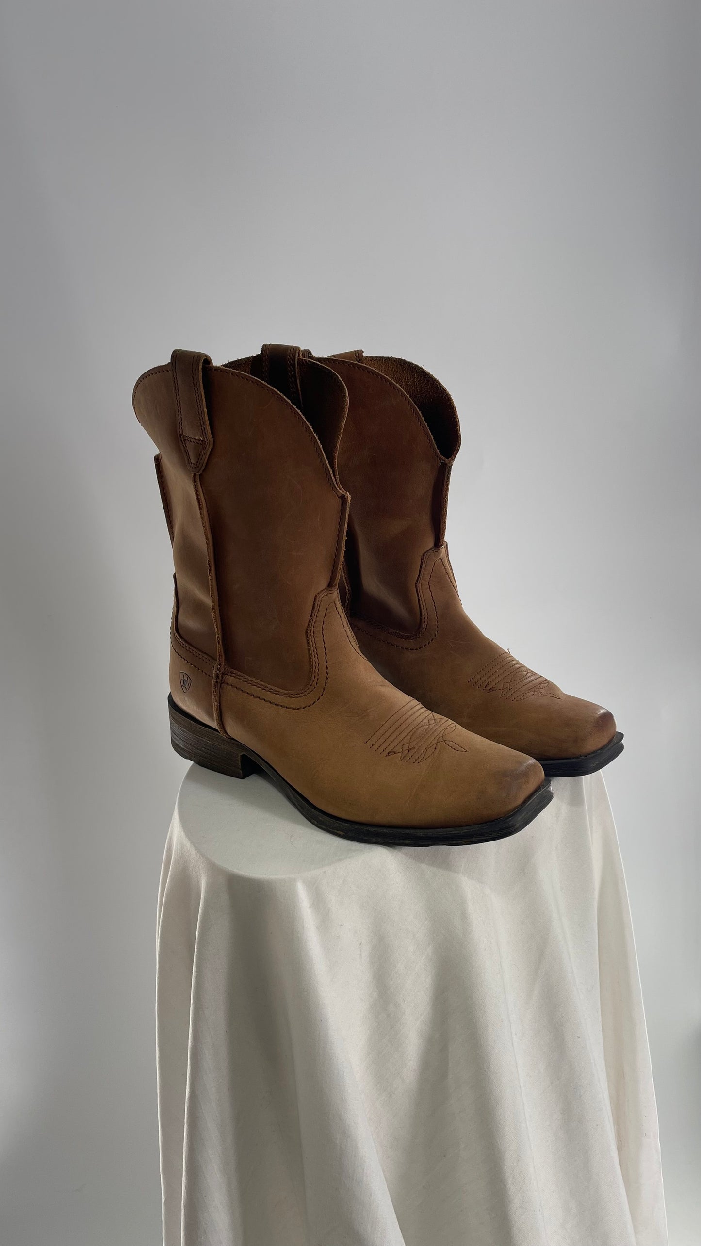 ARIAT Light Brown Square Toe Thick Leather Cowboy Boots (9.5)