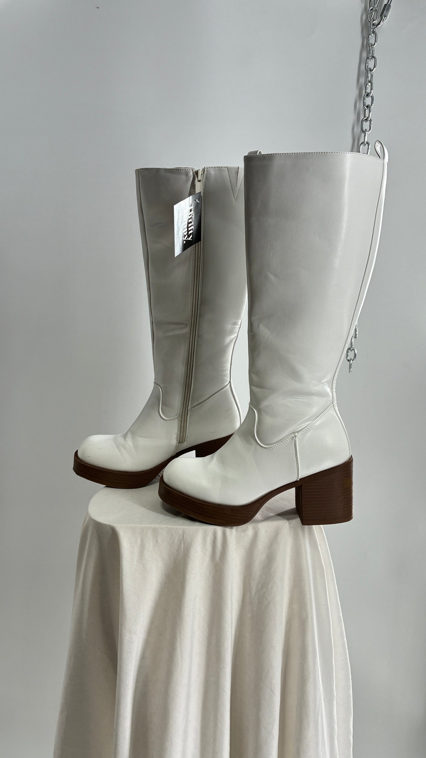 Vintage TOP MODA White Knee High GoGo Boots with Chunky Heel (7.5)