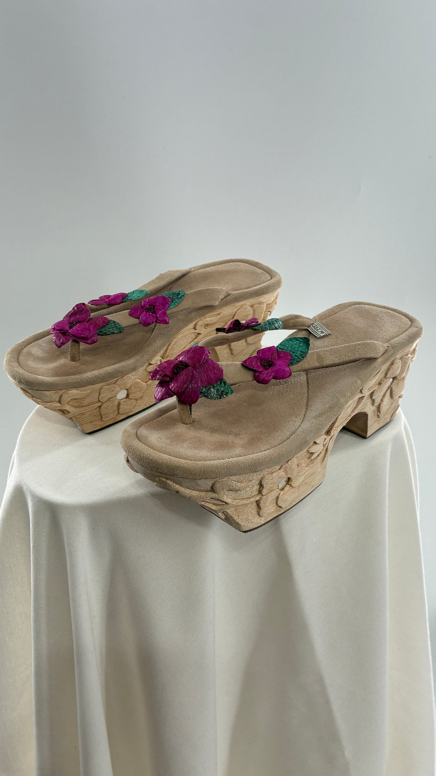 RARE Vintage VALERIA LACERDA Wooden Platform Sandal with Engraved Florals, Fuchsia Flowers and Mirror Details (7)