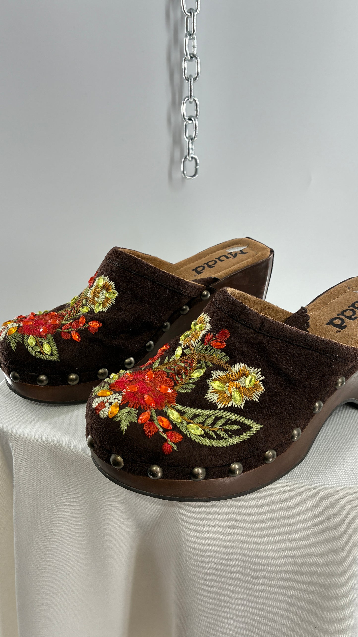 Vintage MUDD Brown Clog with Side Studding and Embroidered Details (6.5)