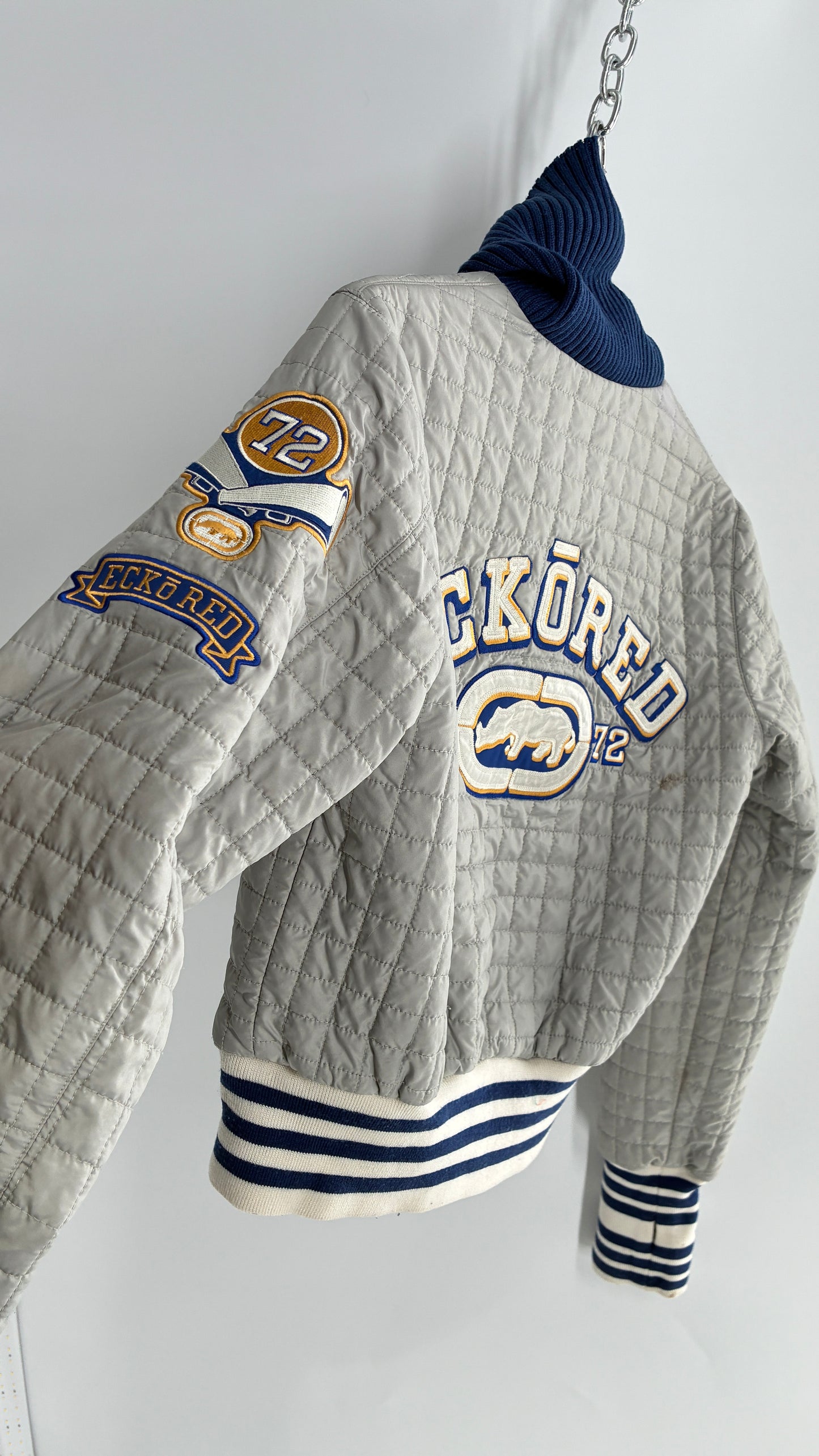 RARE Vintage EckoRed Grey Quilted Cropped Jacket with Button Down Collar and Patches (Large)
