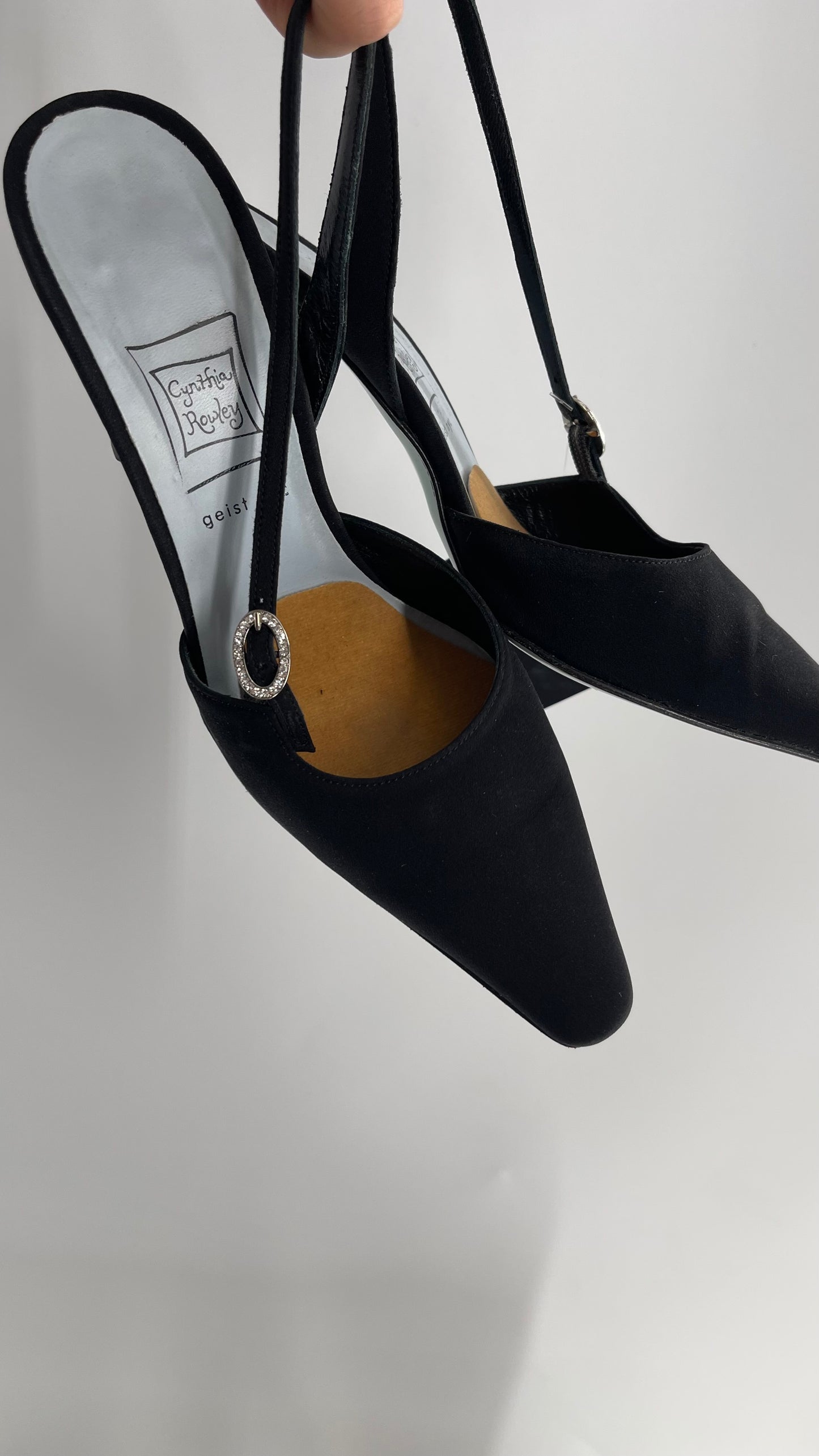 Vintage Cynthia Rowley Slingback Black Pointed Toe Kitten Heels with Rhinestone Beret (6)