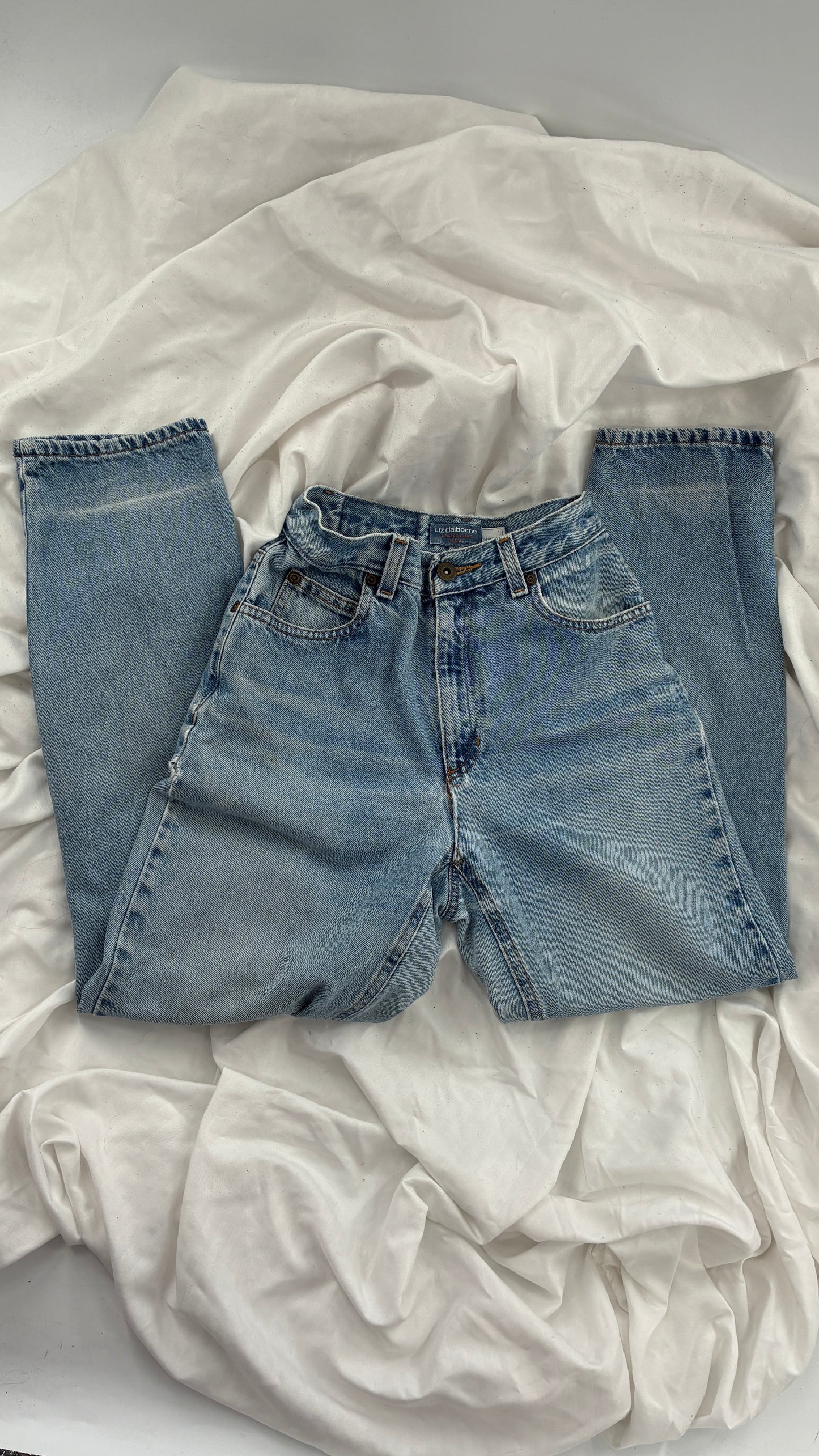Vintage LIZWEAR Light Wash High Waisted Mom Jeans (4 Petite Short)