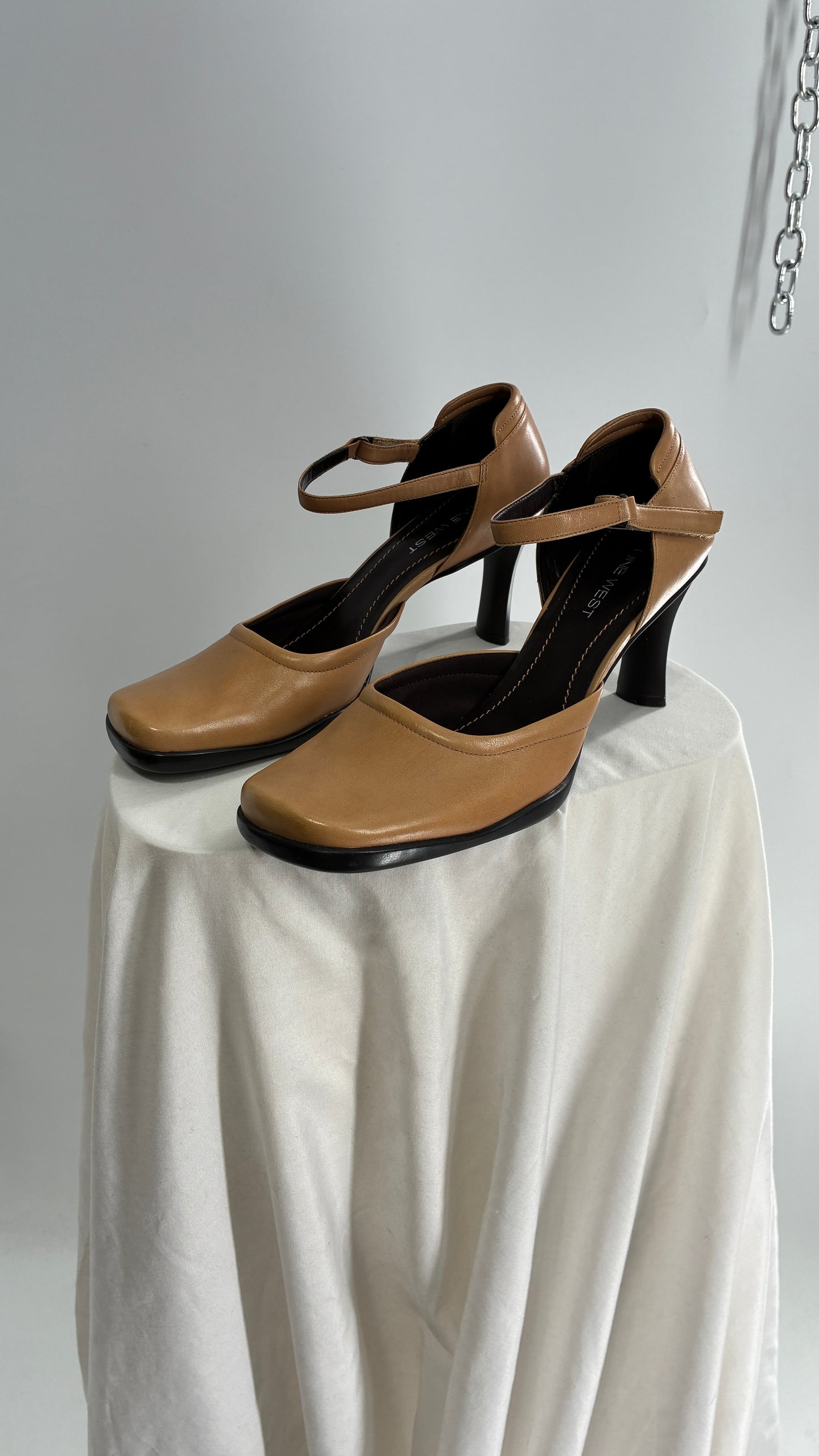 Vintage Nine West Camel Leather Square Toe Mary Jane Style Heels (8.5)