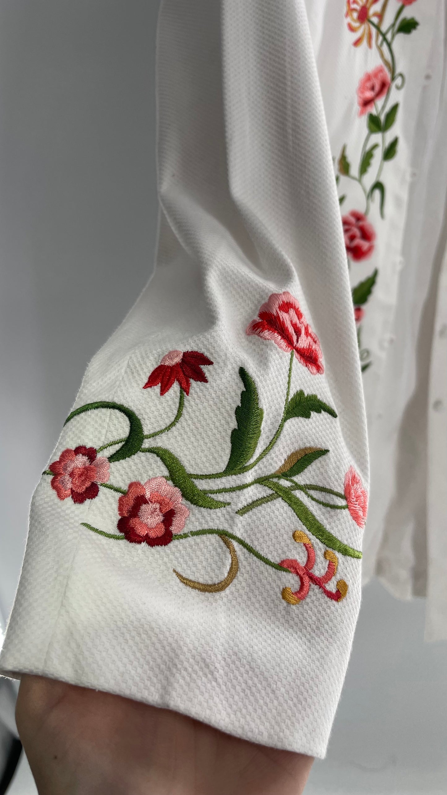 VICTOR COSTA Occasions White Coat with Embroidered Floral Details (Large)